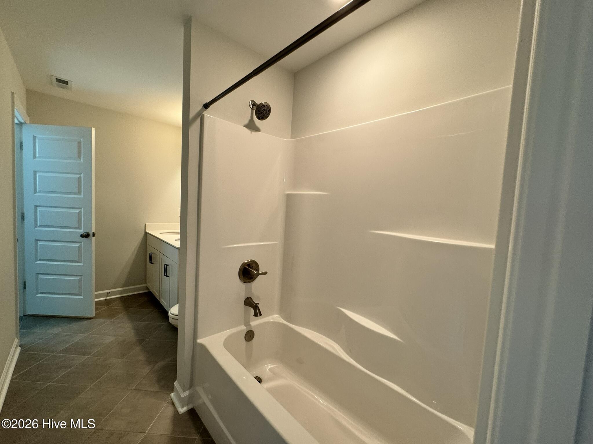 100558749 | Photo 24