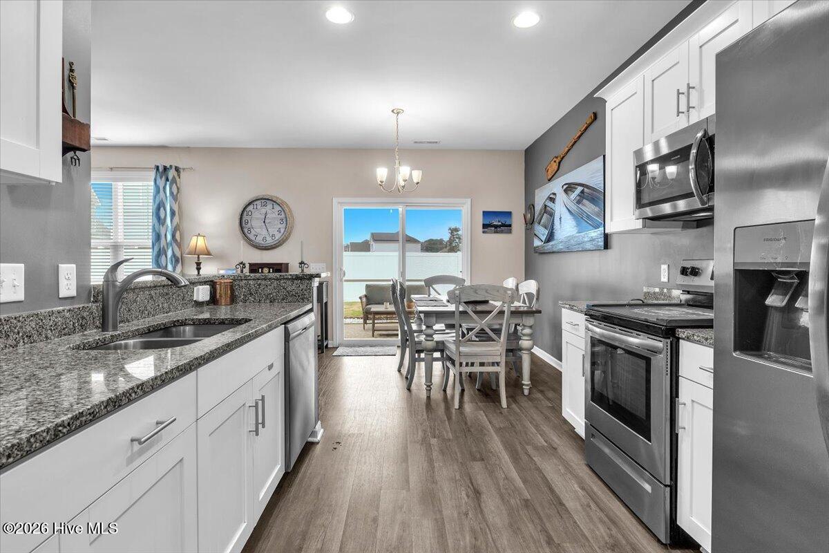 100558100 | Photo 25