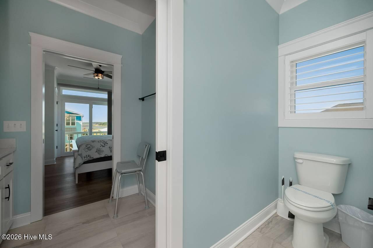 100560212 | Photo 138