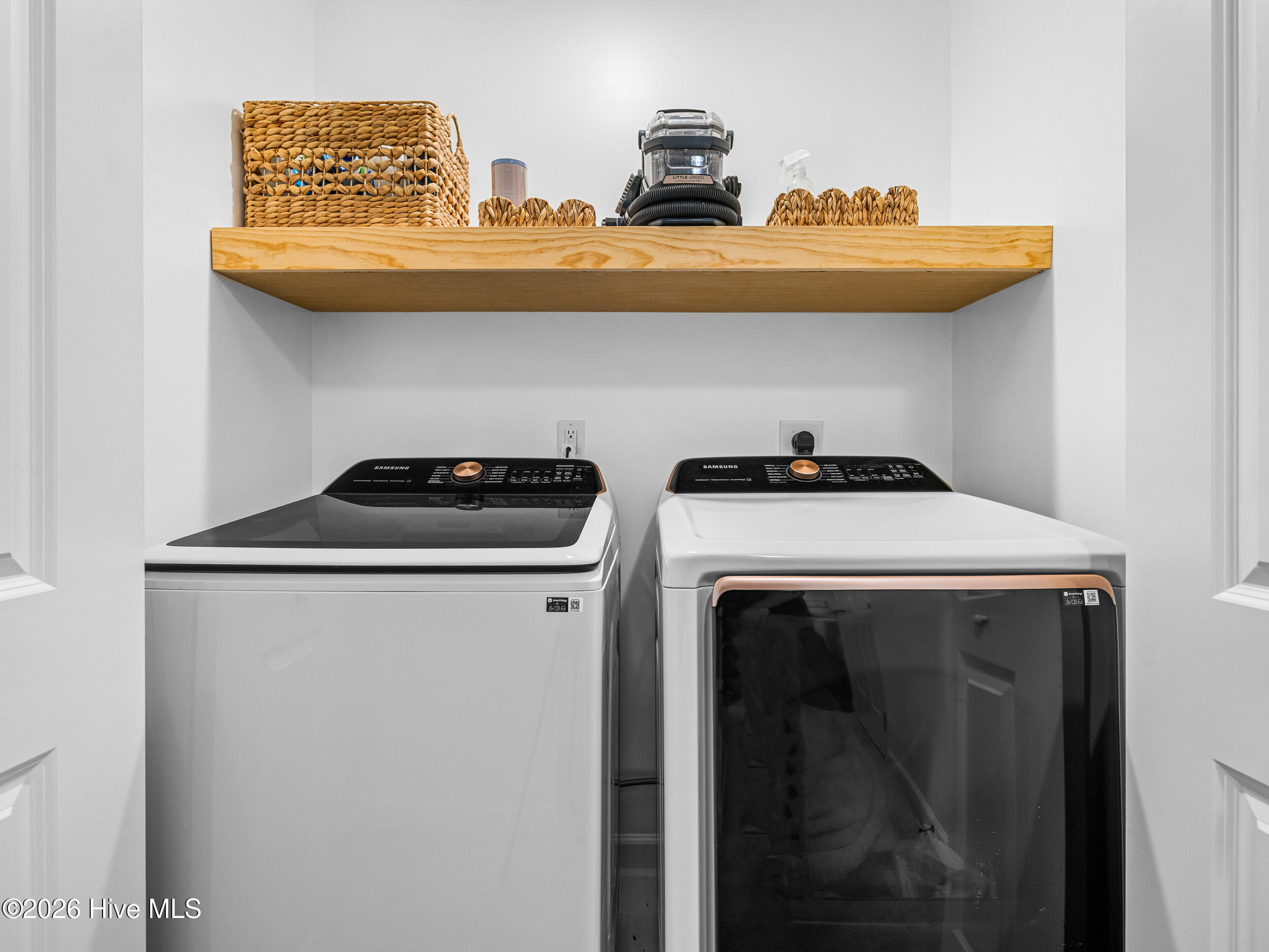 100569588 | Photo 23