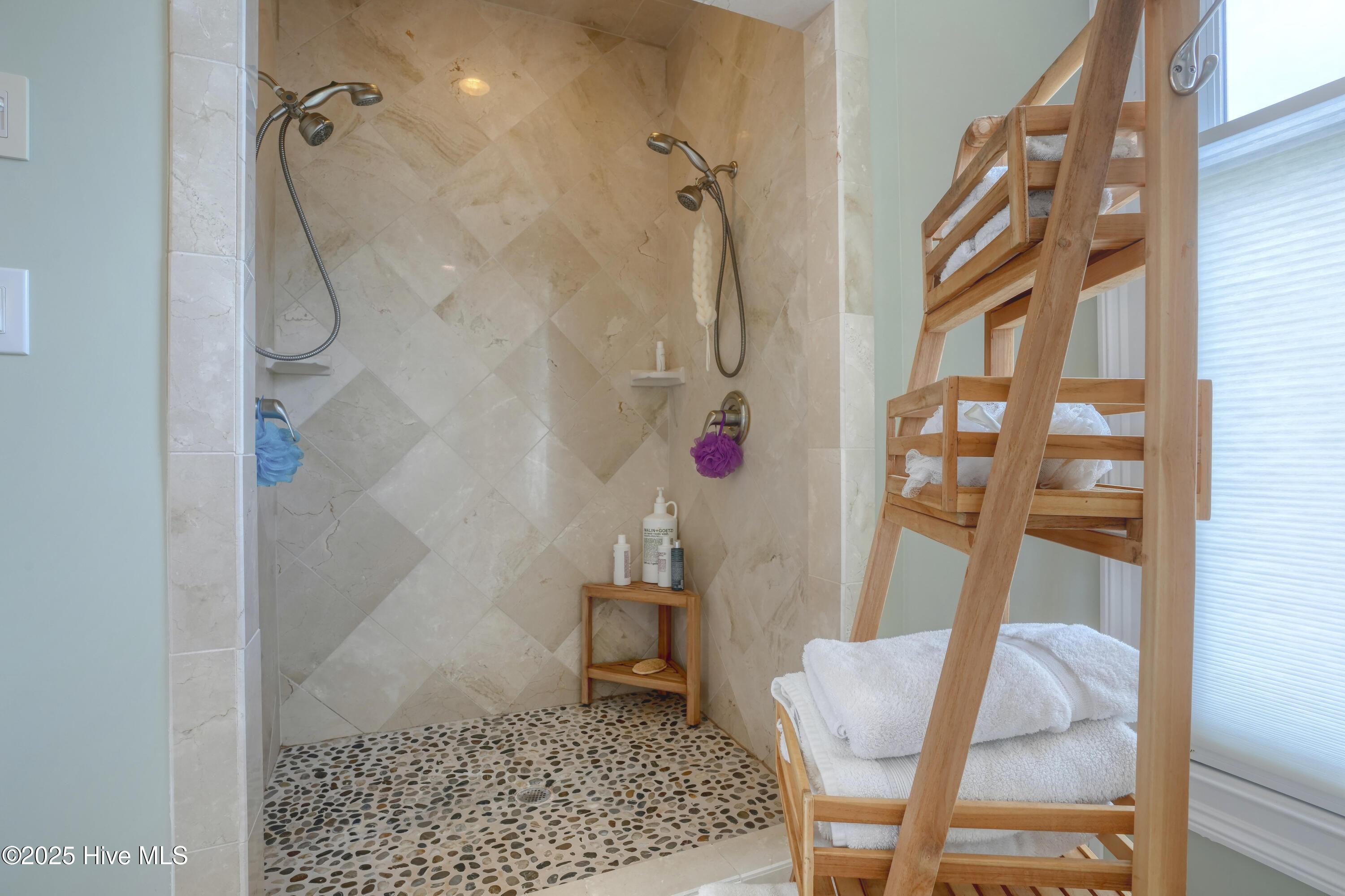 100512986 | Photo 34