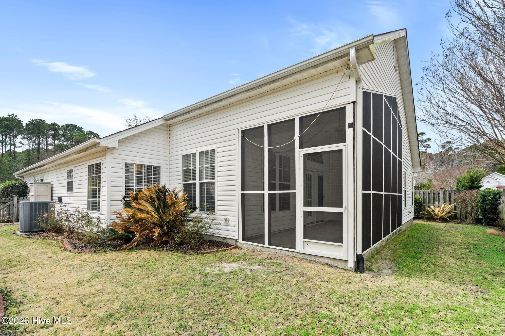 100558040 | Photo 45