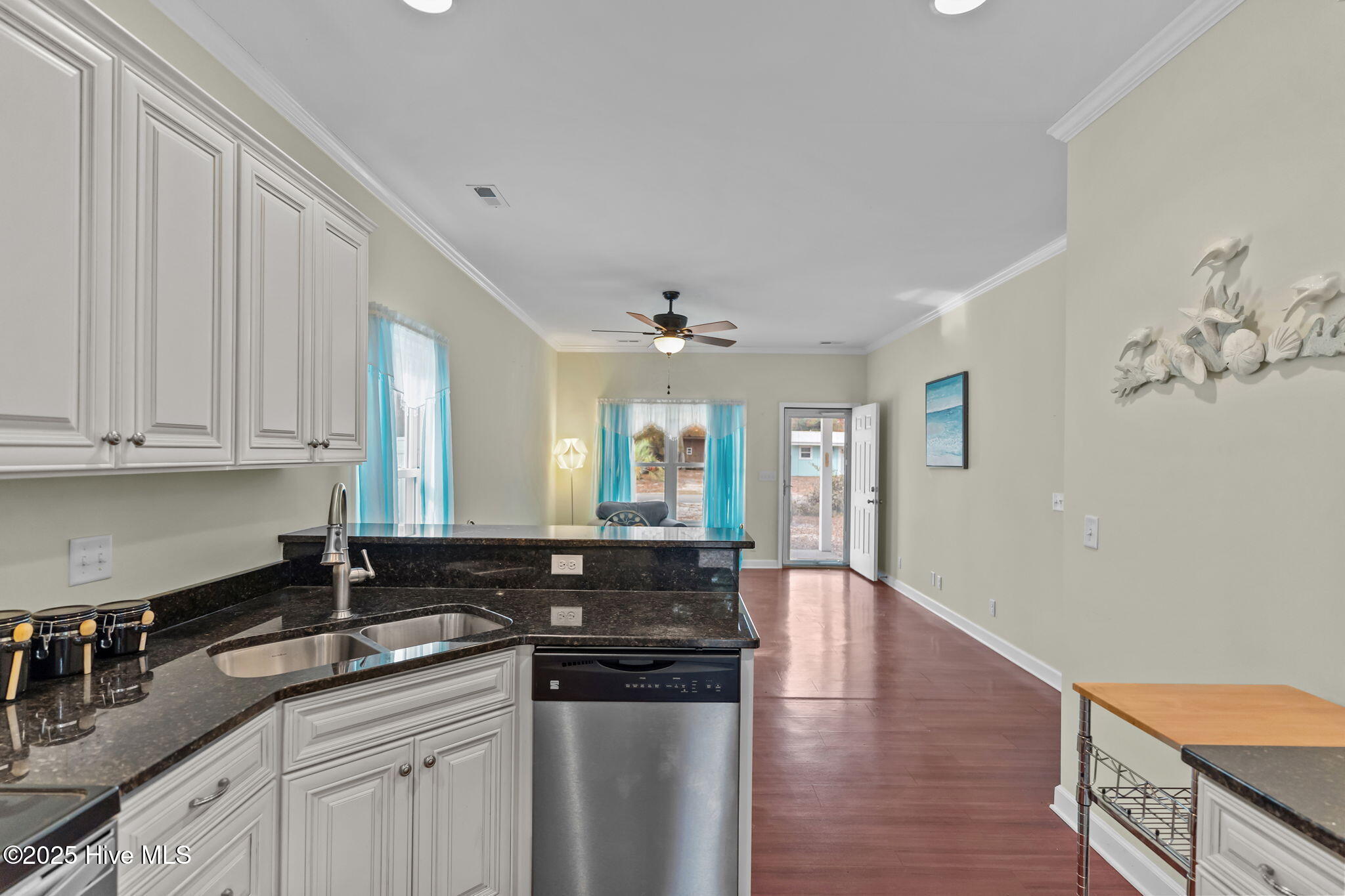 100543920 | Photo 10