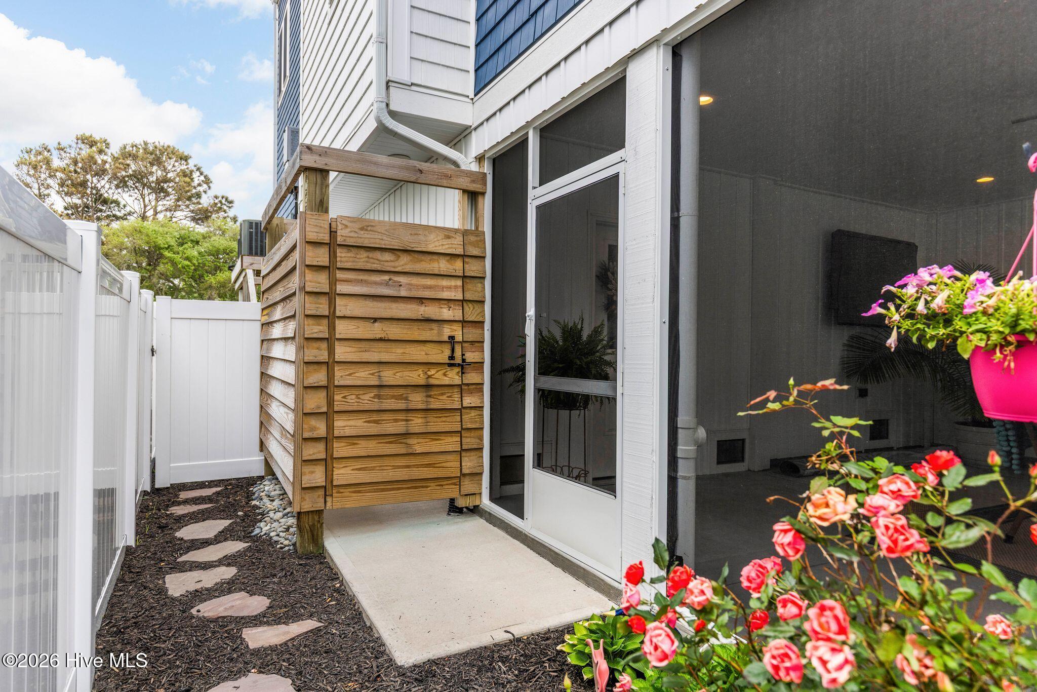 100570540 | Photo 62