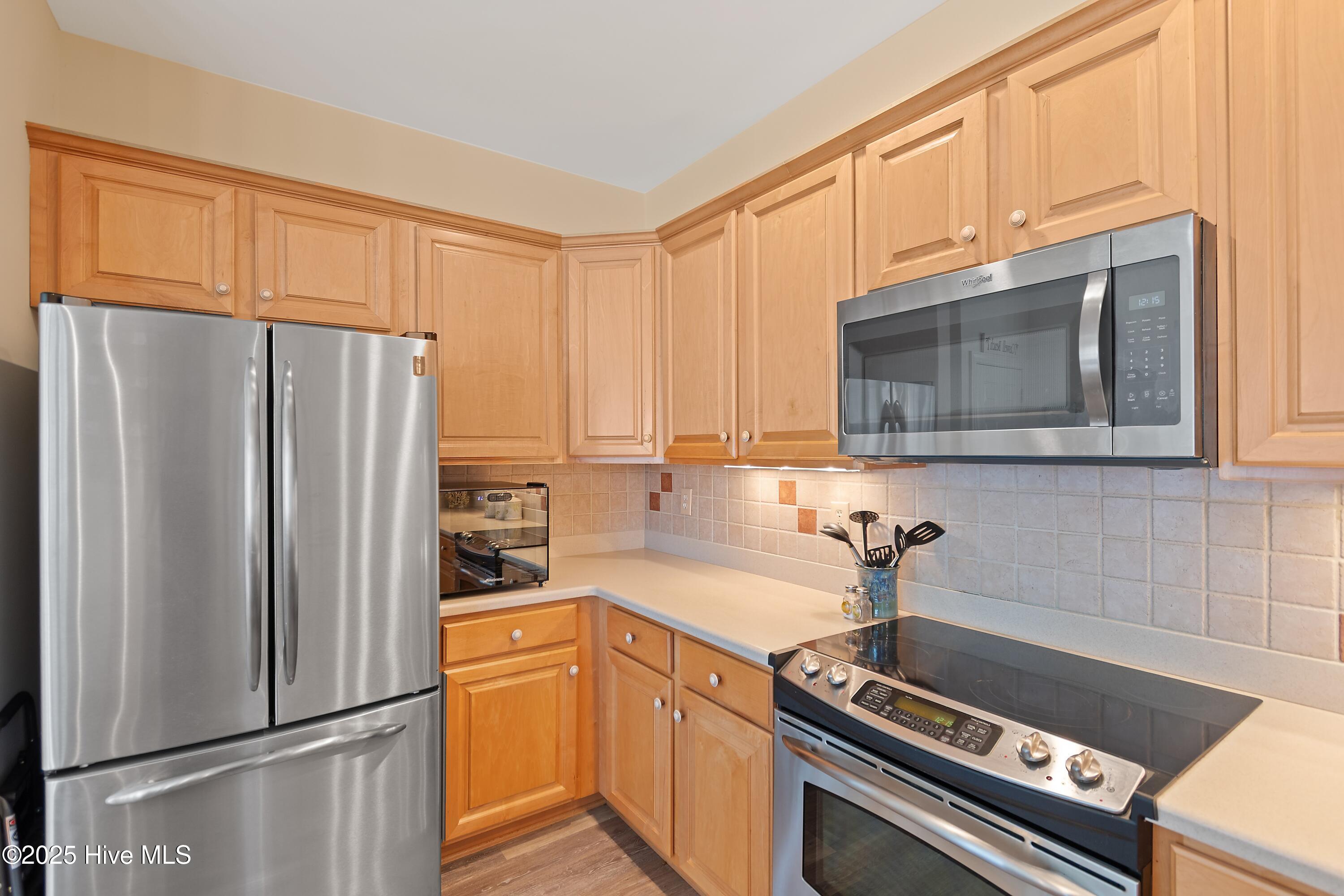 100533940 | Photo 22