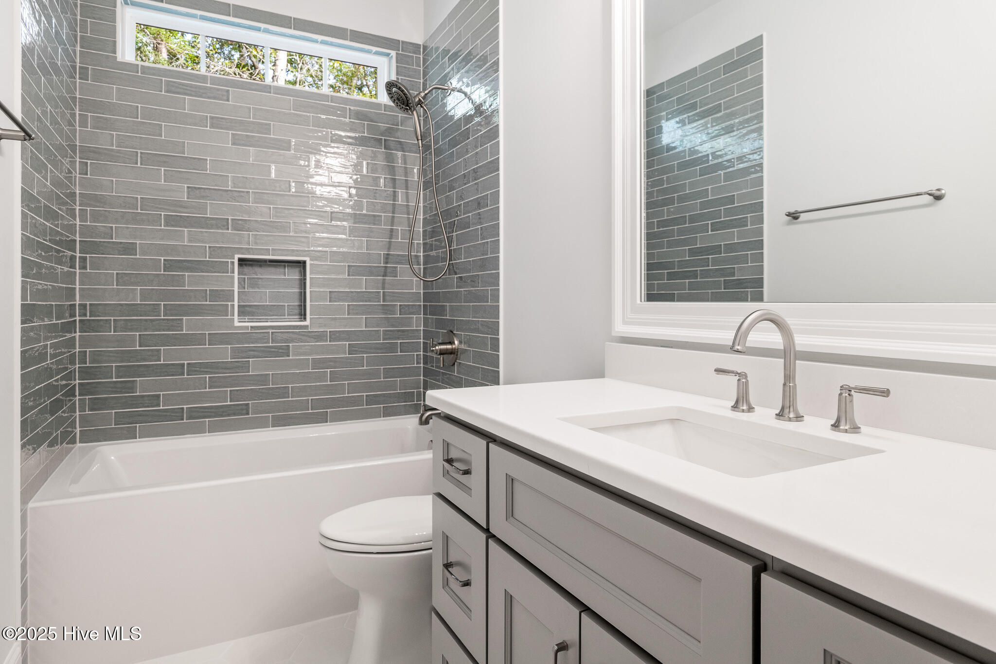 100535512 | Photo 45