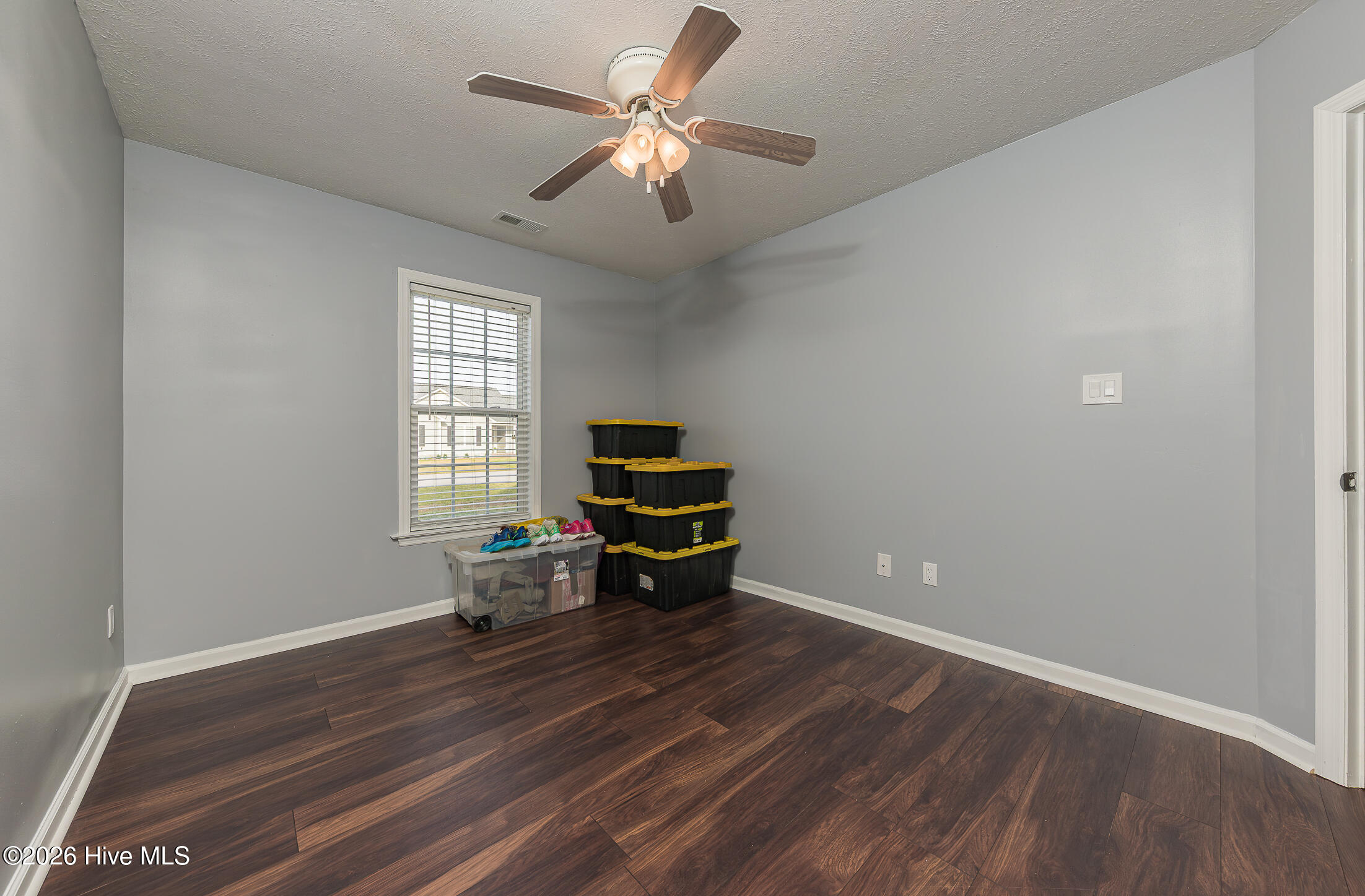 100561877 | Photo 27