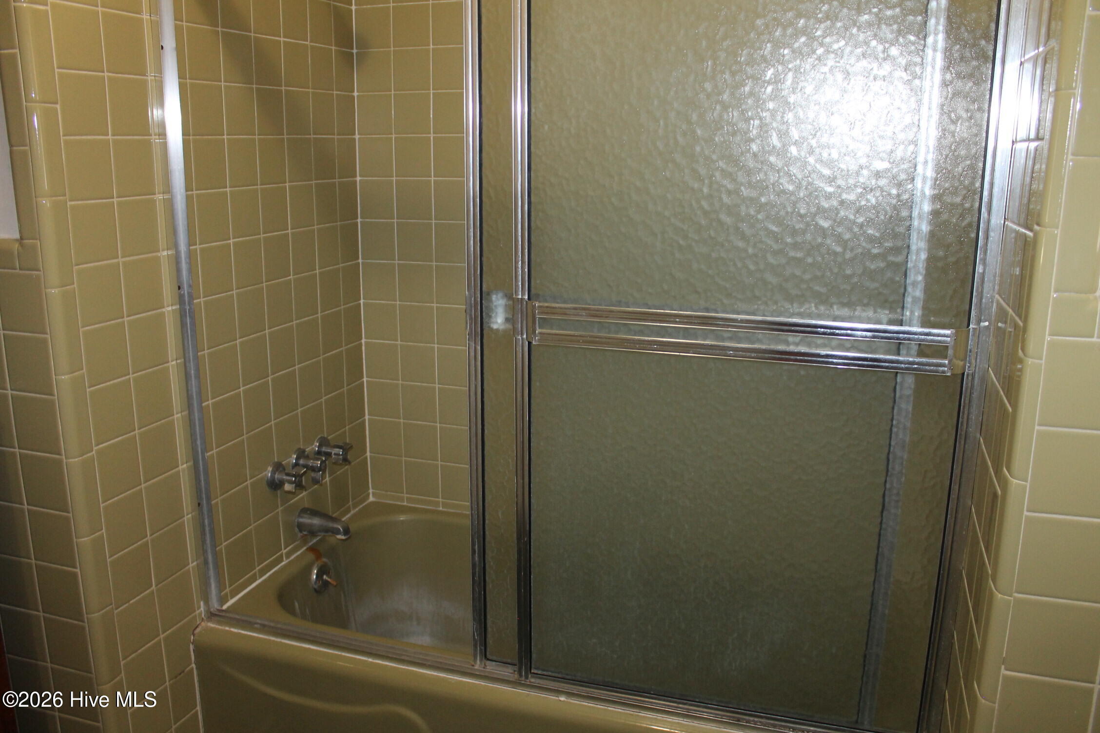 100565627 | Photo 47