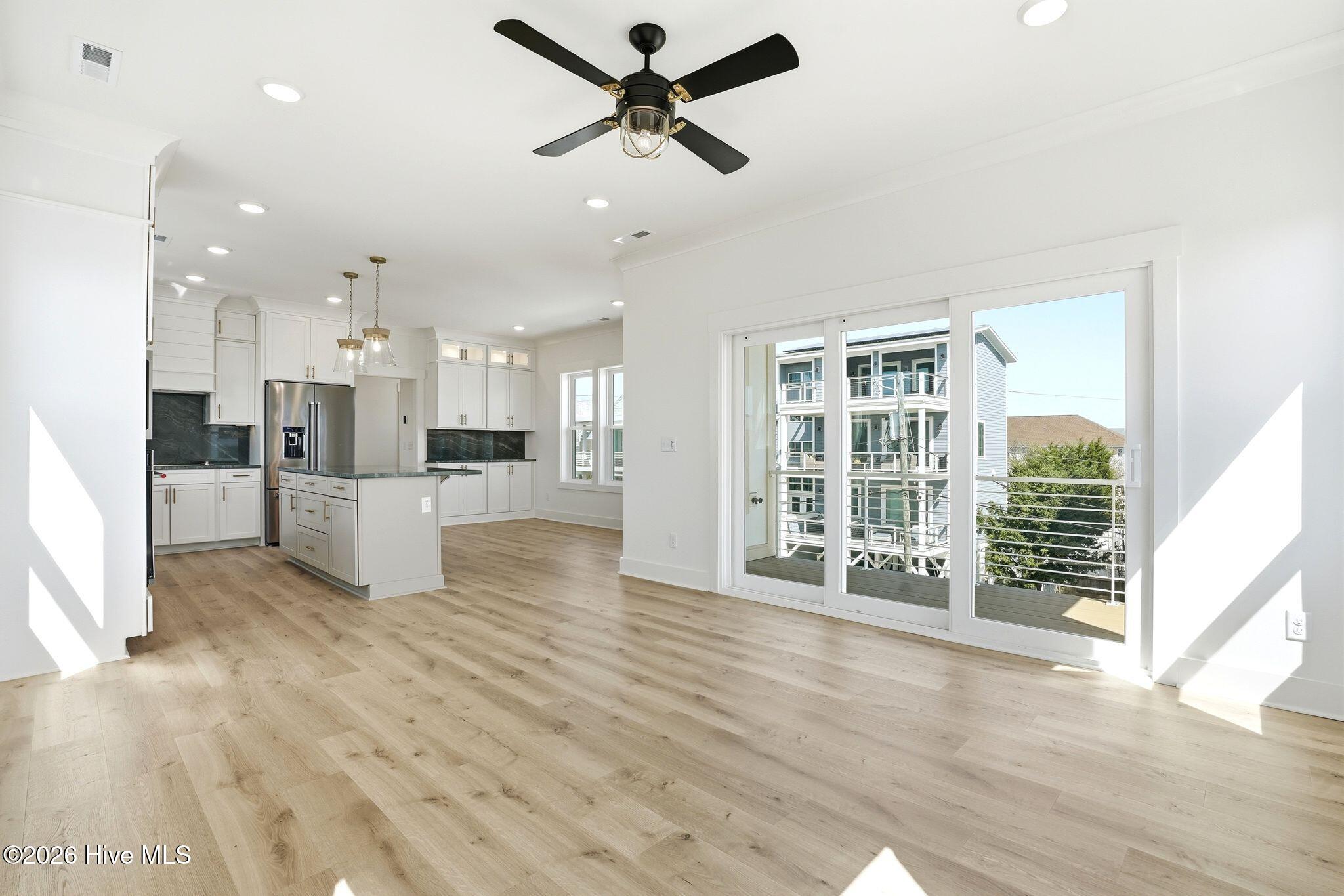 100561284 | Photo 57