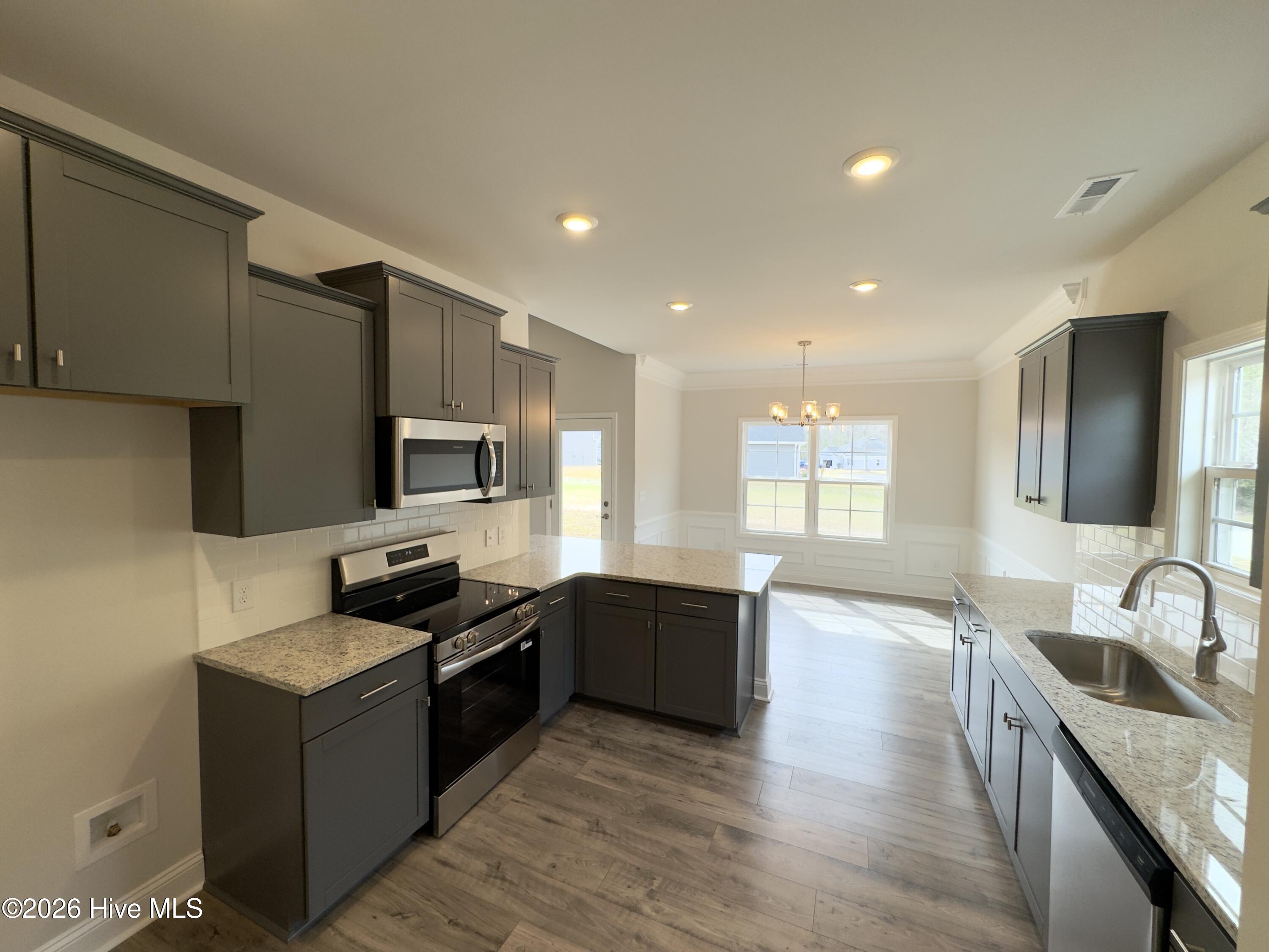 100563267 | Photo 10