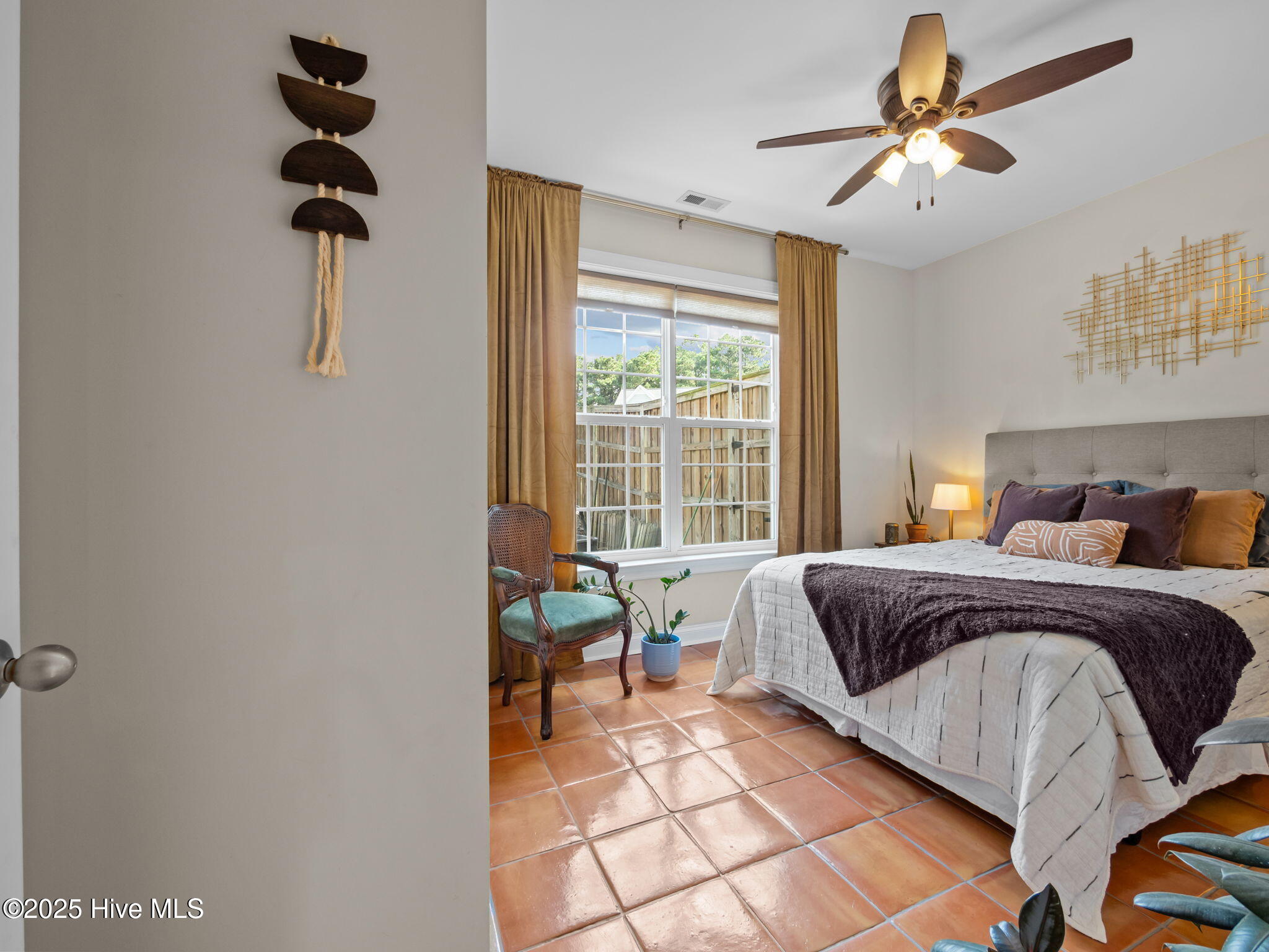 100525324 | Photo 25