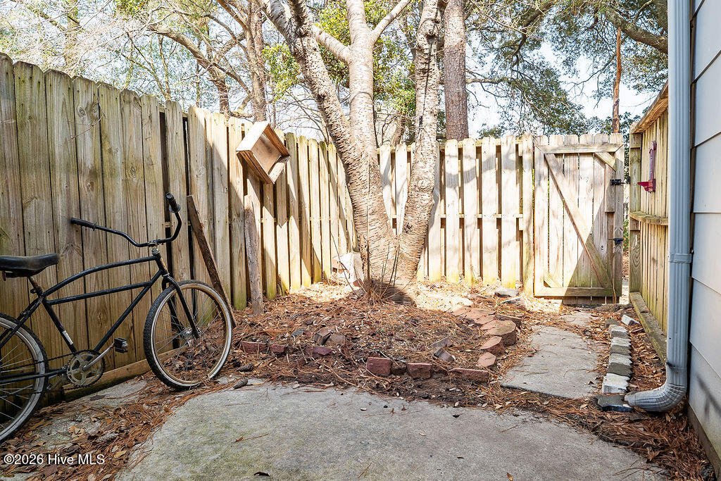 100548598 | Photo 14