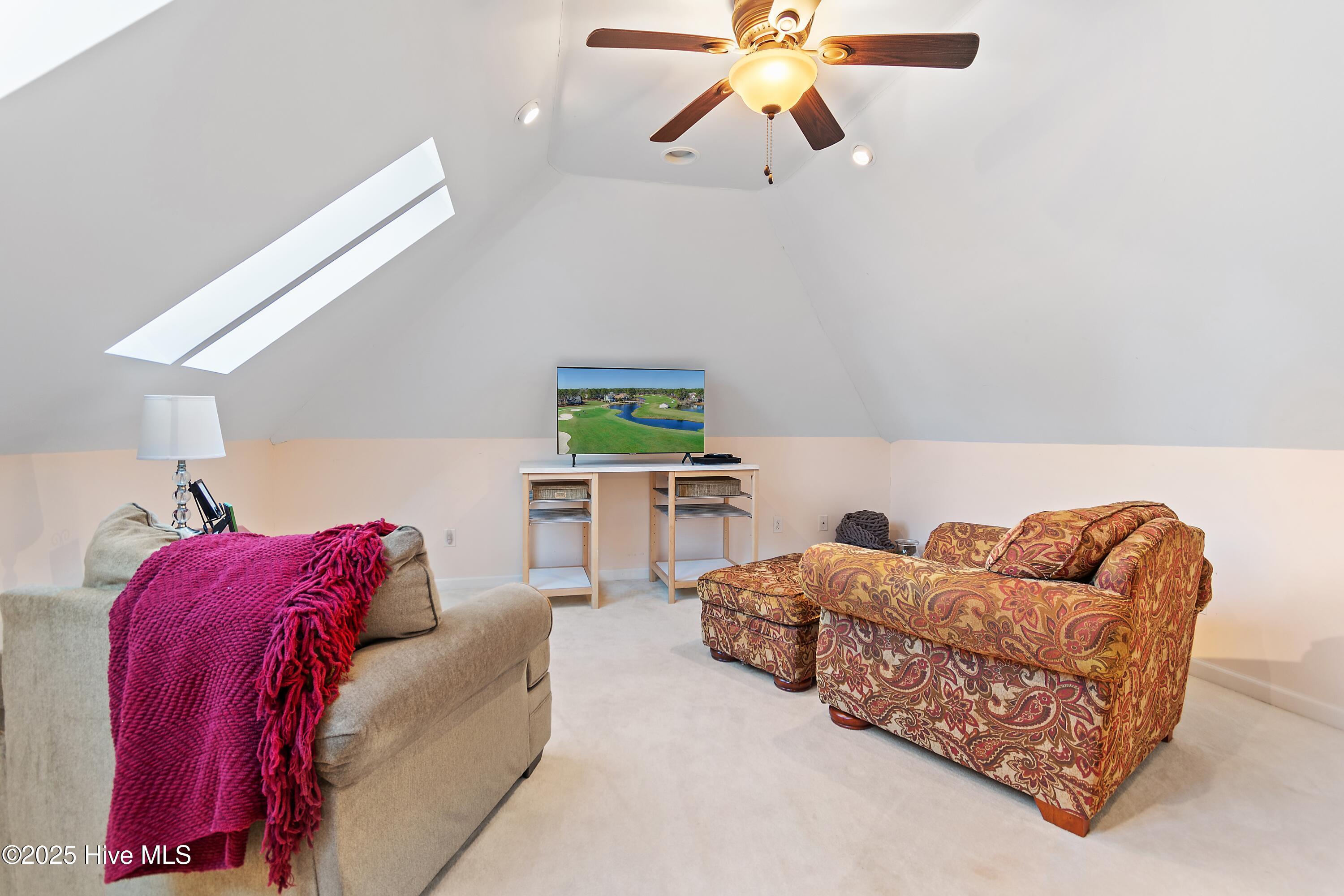 100550149 | Photo 35