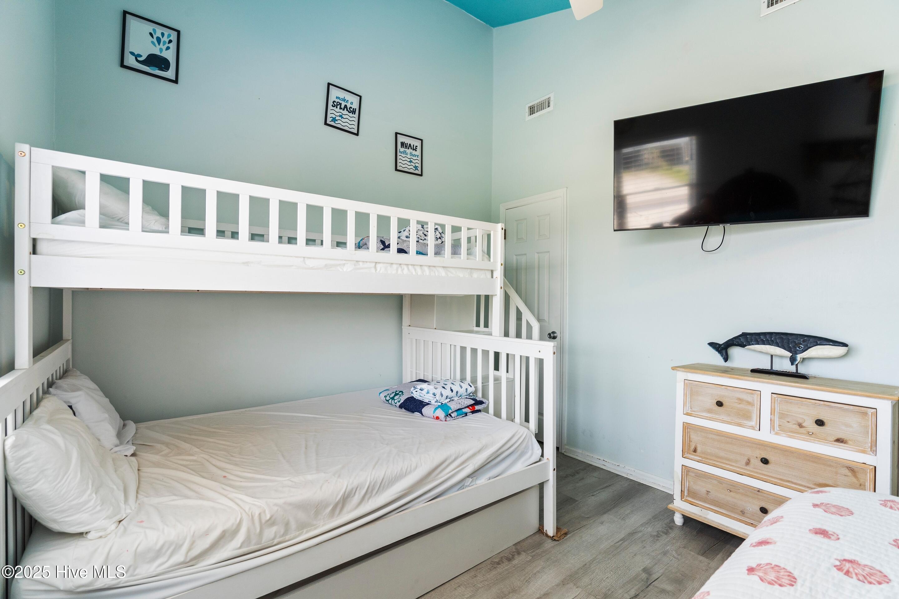 100514835 | Photo 18