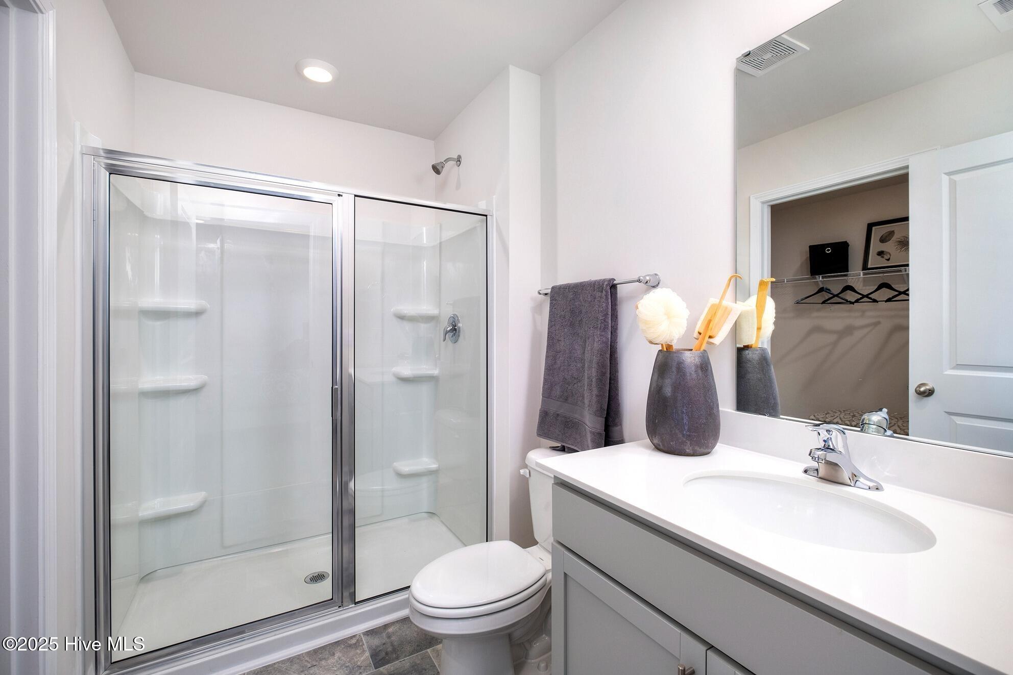 100561789 | Photo 13