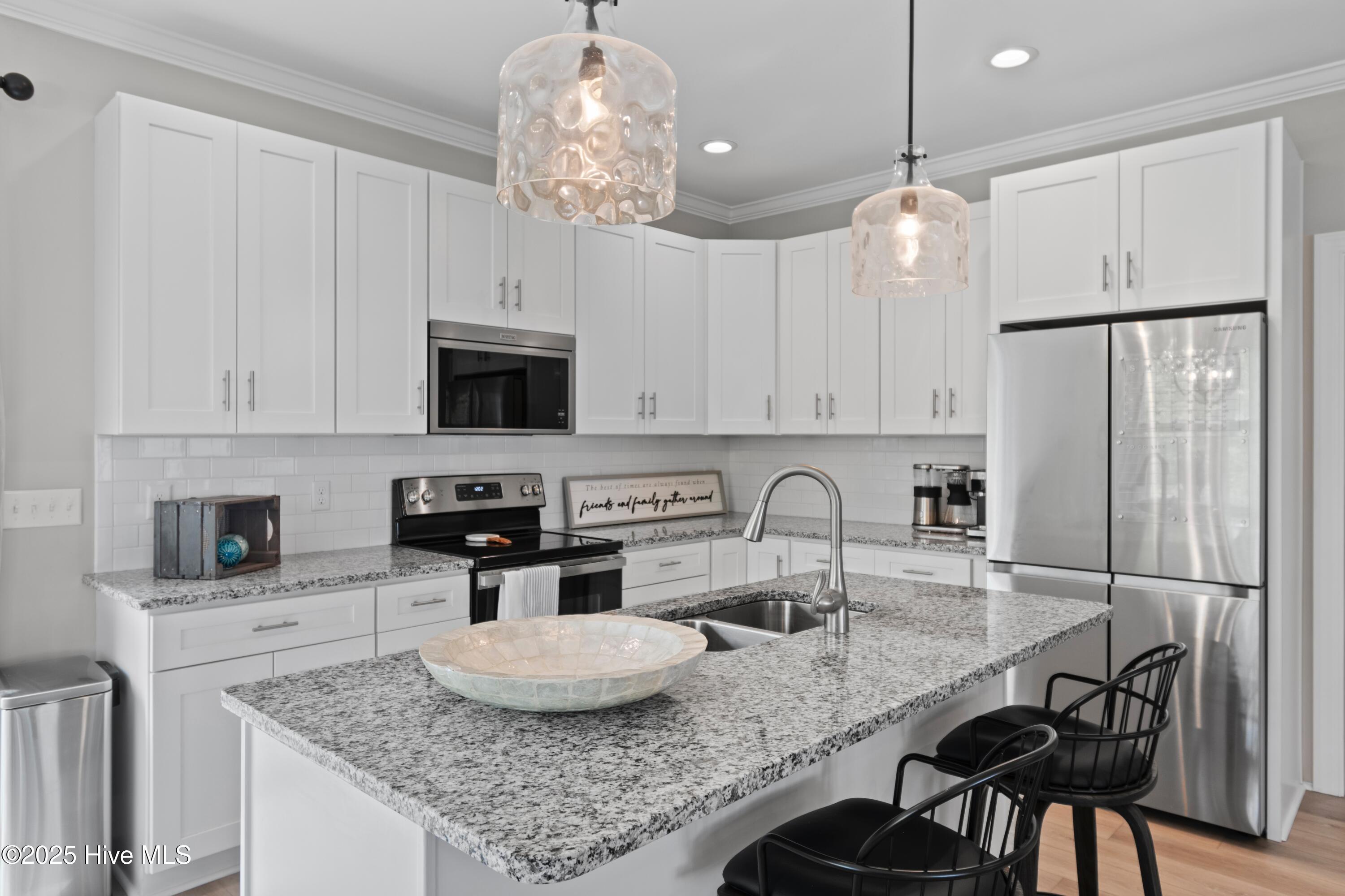 100530702 | Photo 12