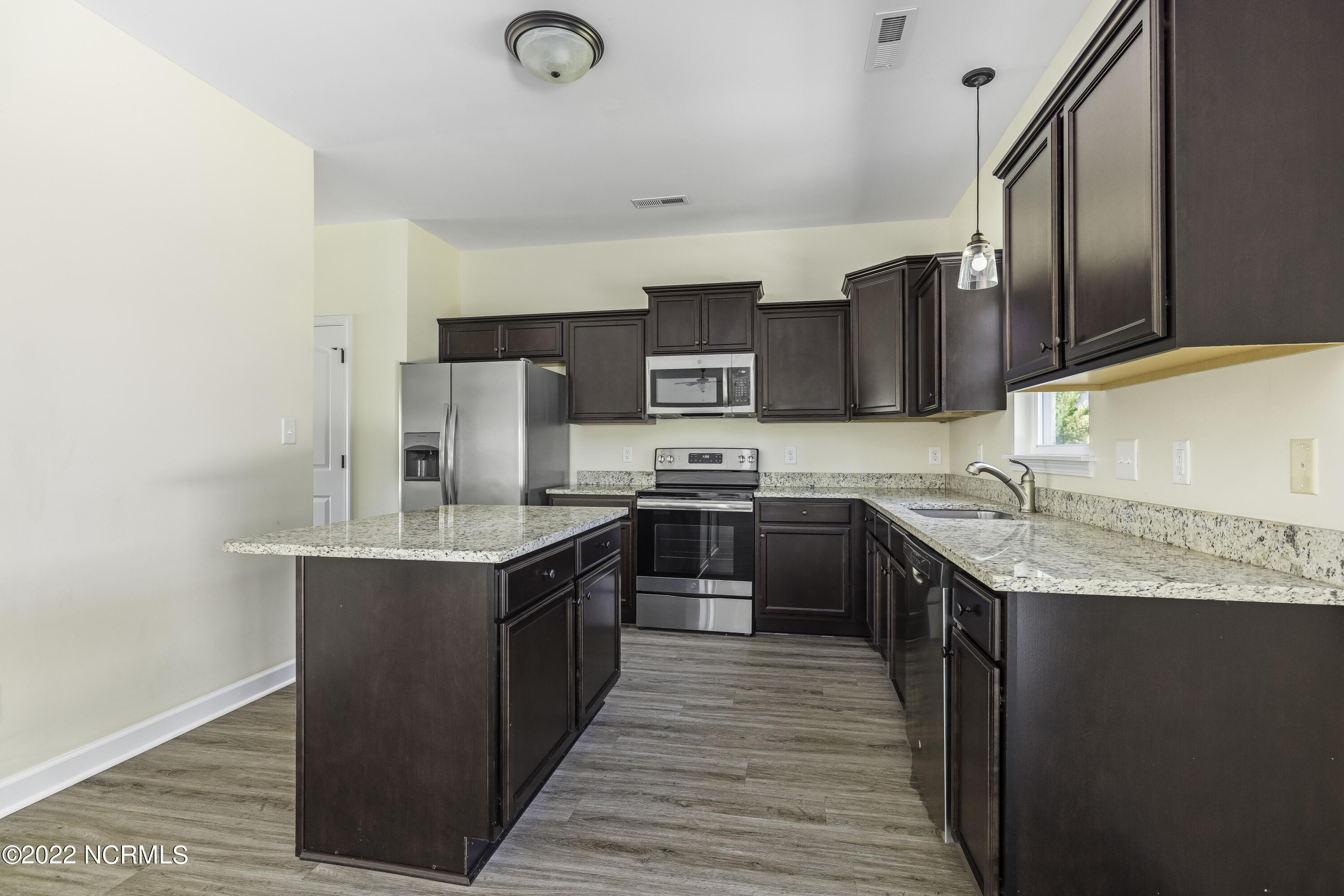 100550224 | Photo 11