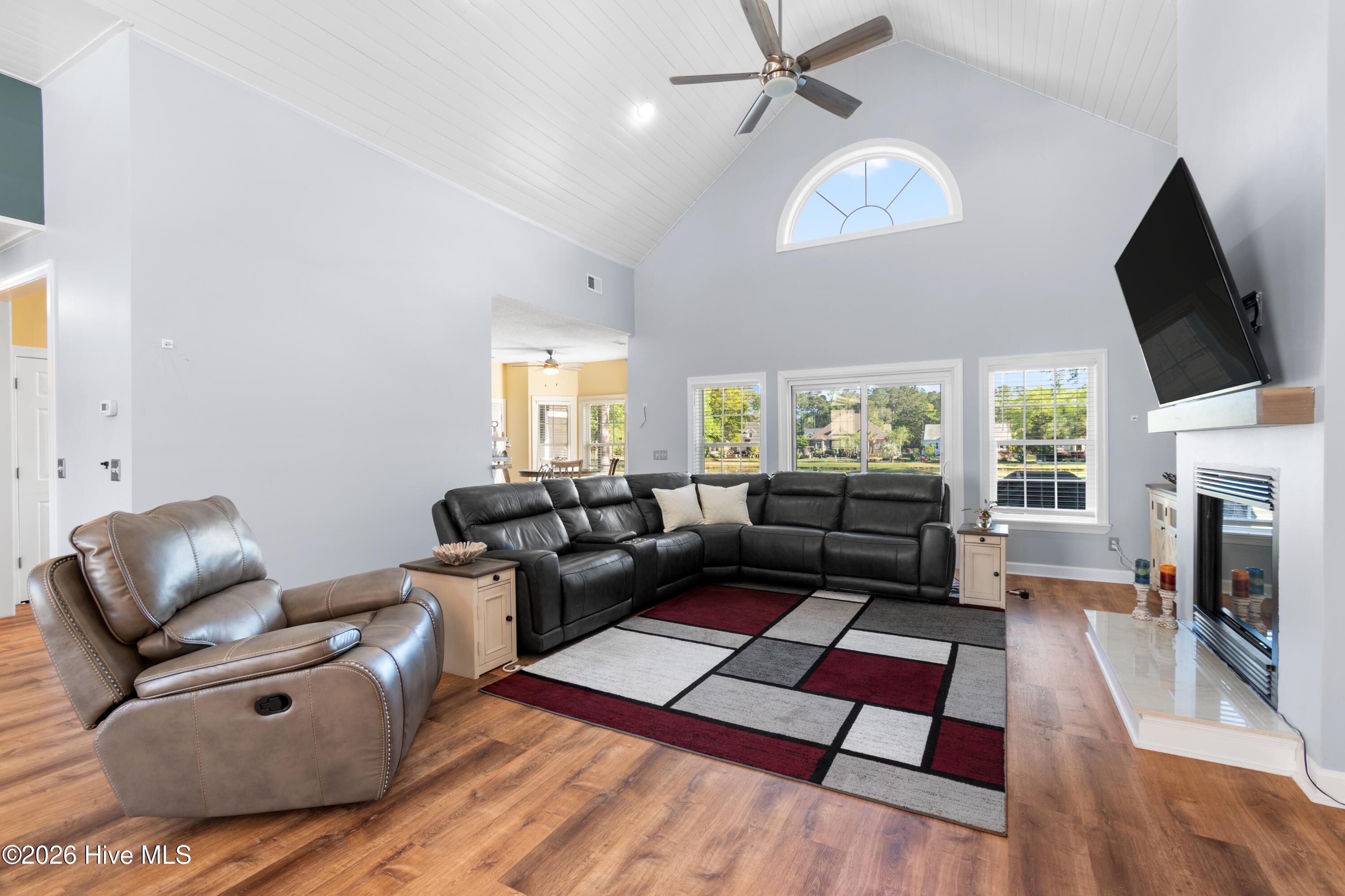 100564906 | Photo 10