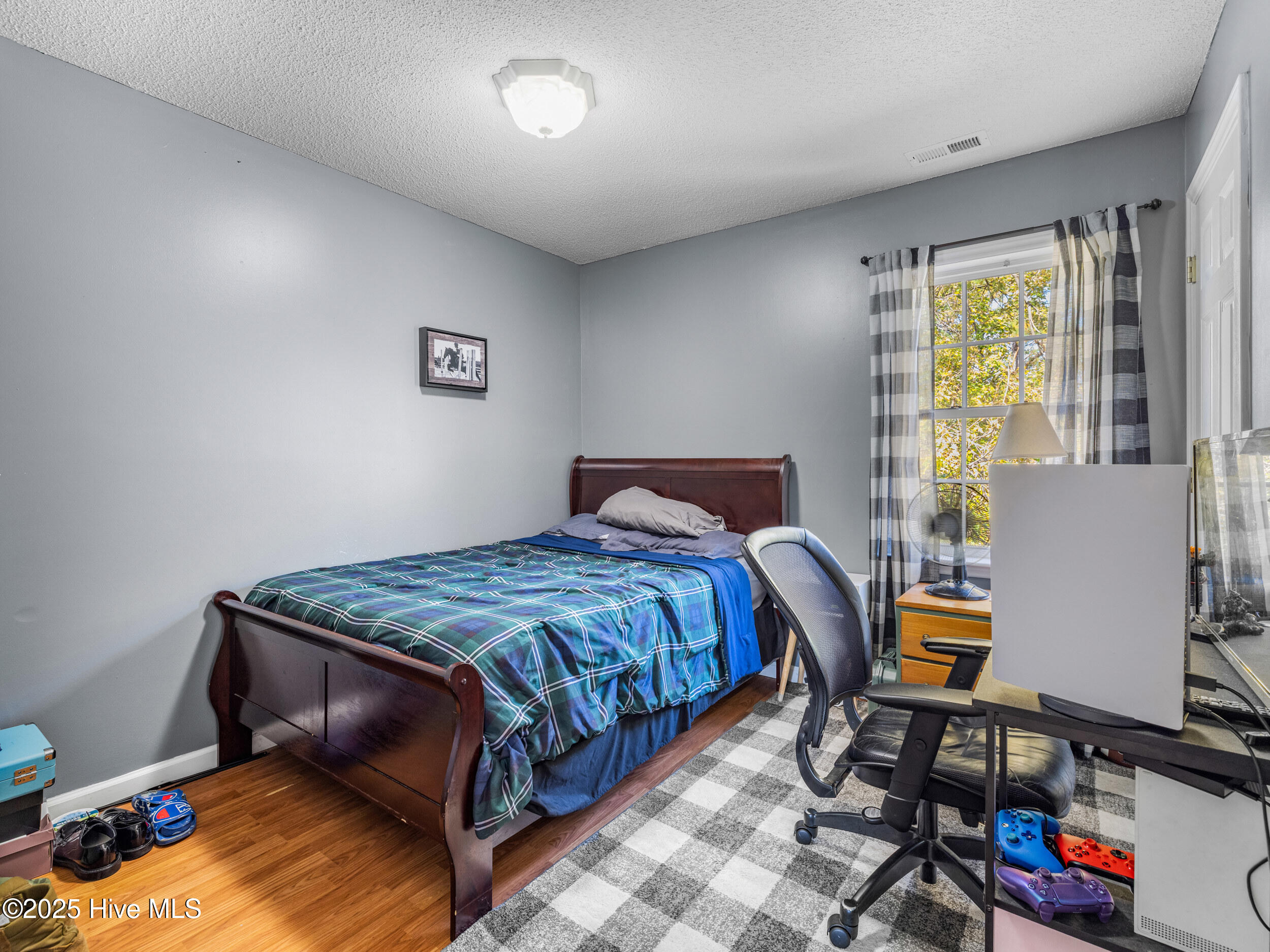 100541472 | Photo 25