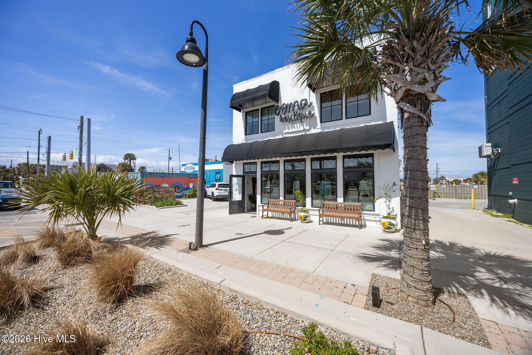 100566225 | Photo 35