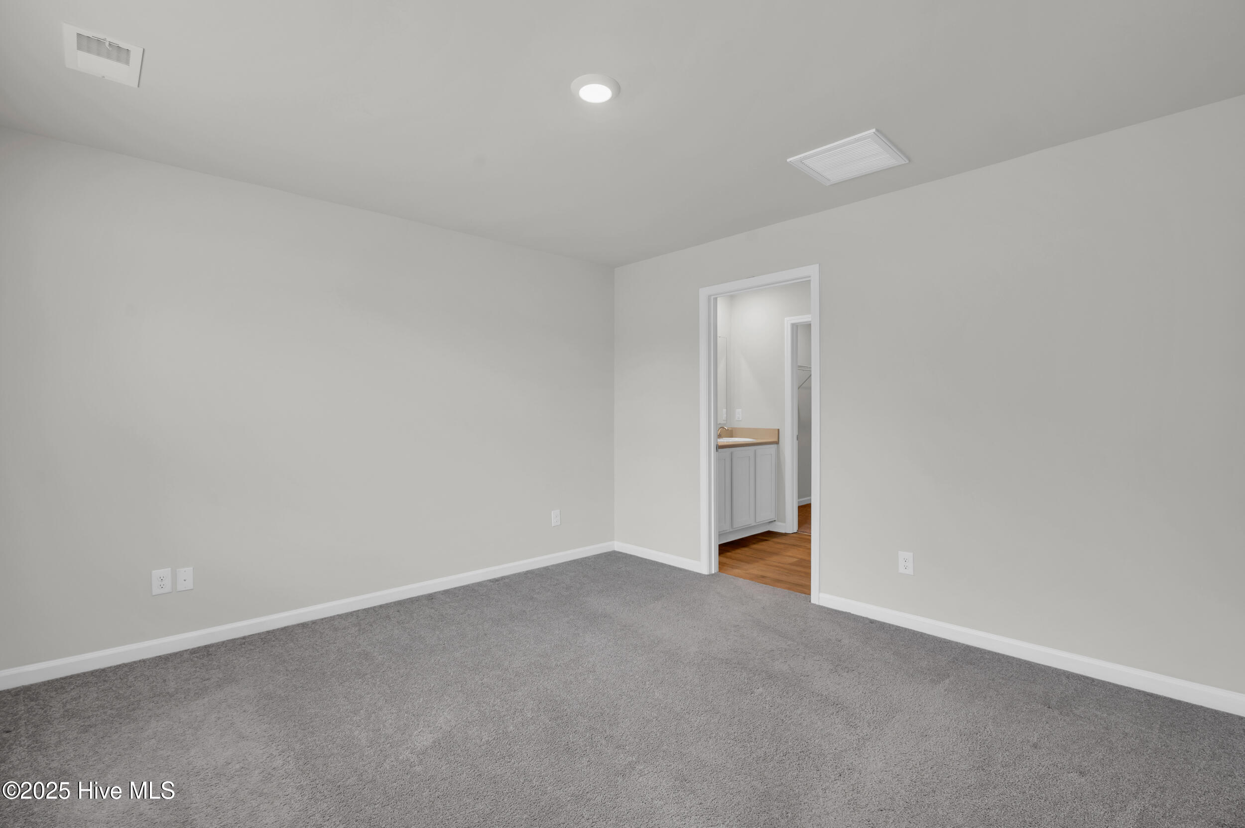 100546140 | Photo 14