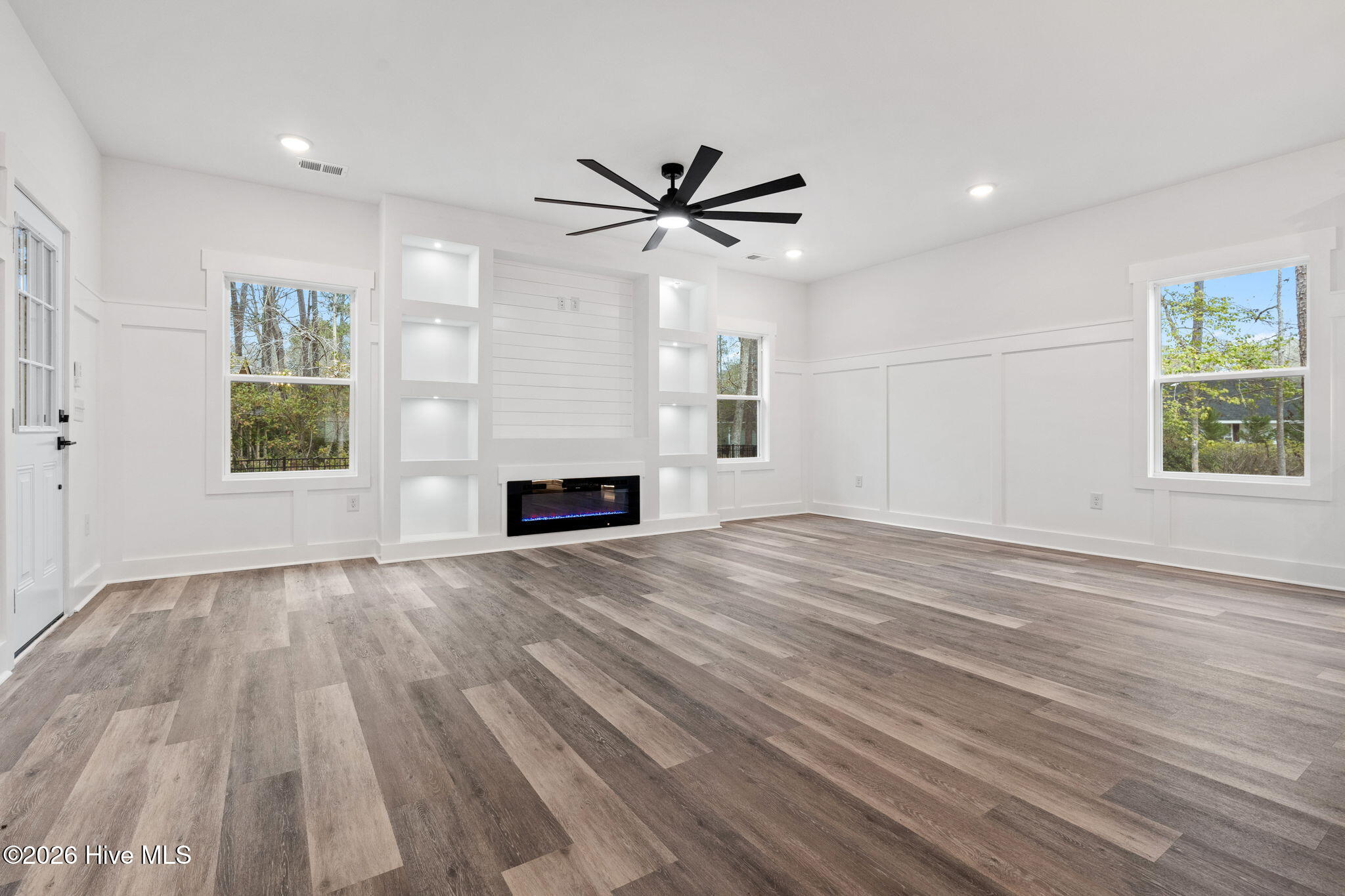 100528198 | Photo 15