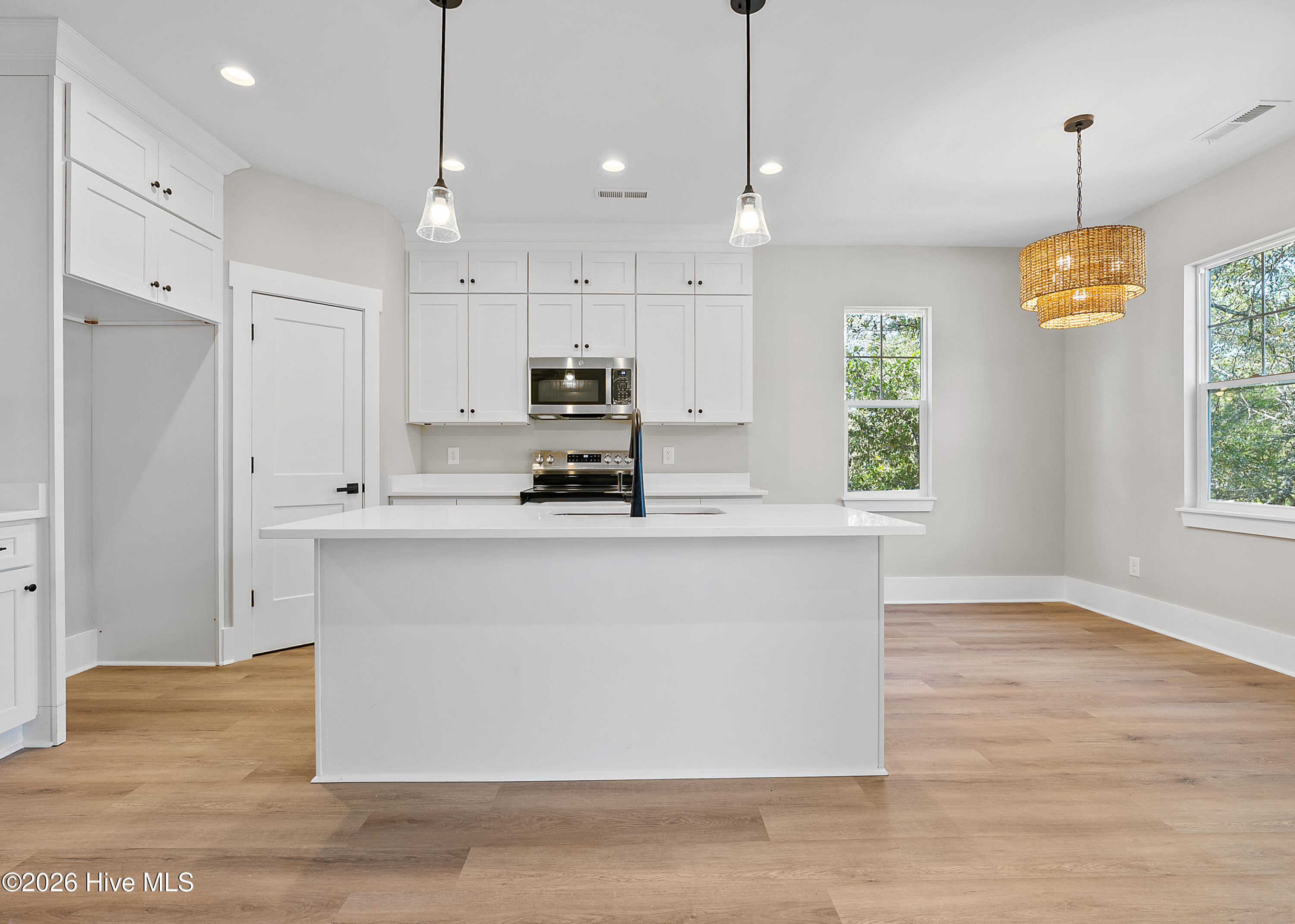 100566286 | Photo 23