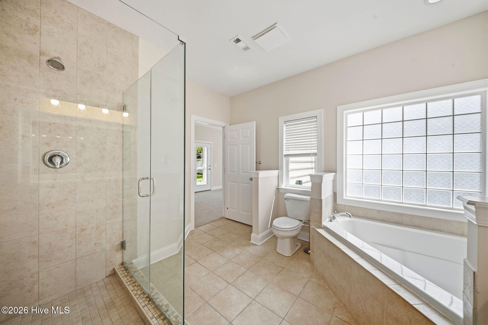 100566234 | Photo 38