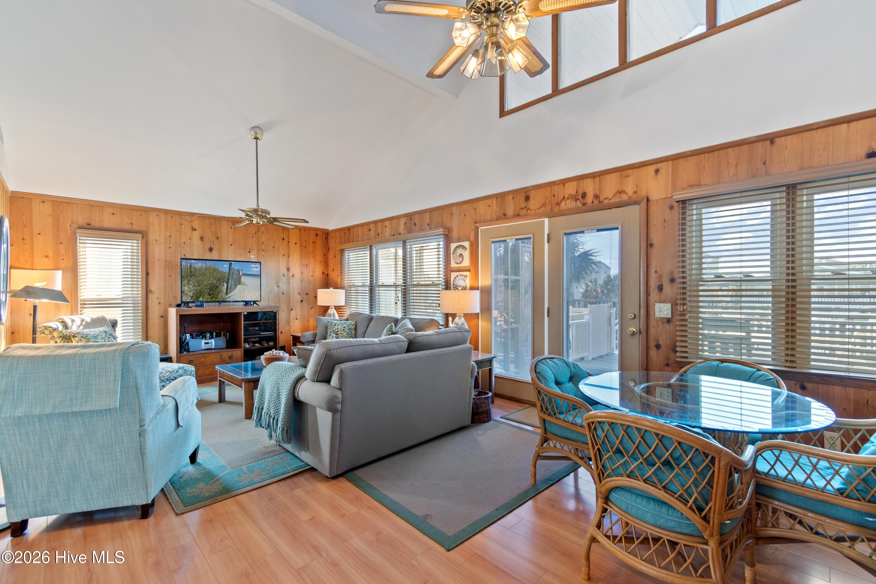 100553939 | Photo 17