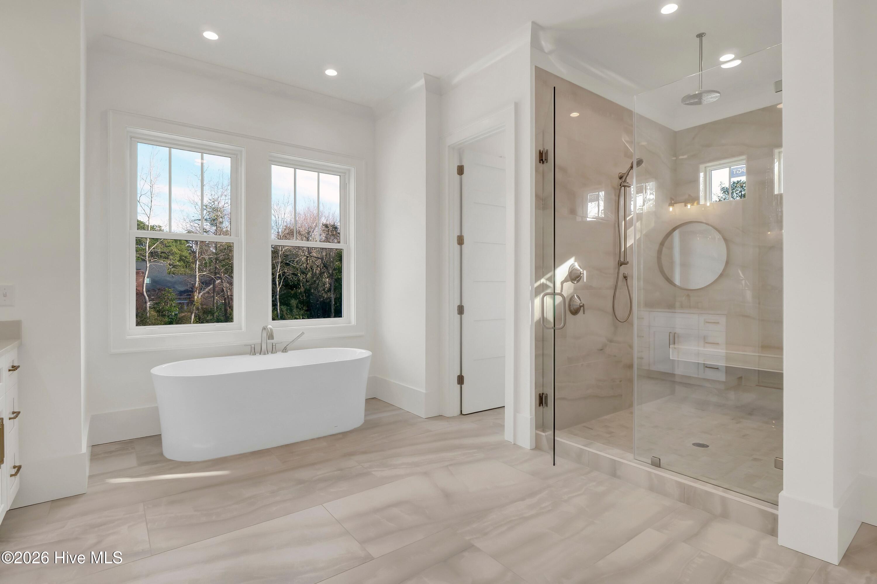 100553648 | Photo 76