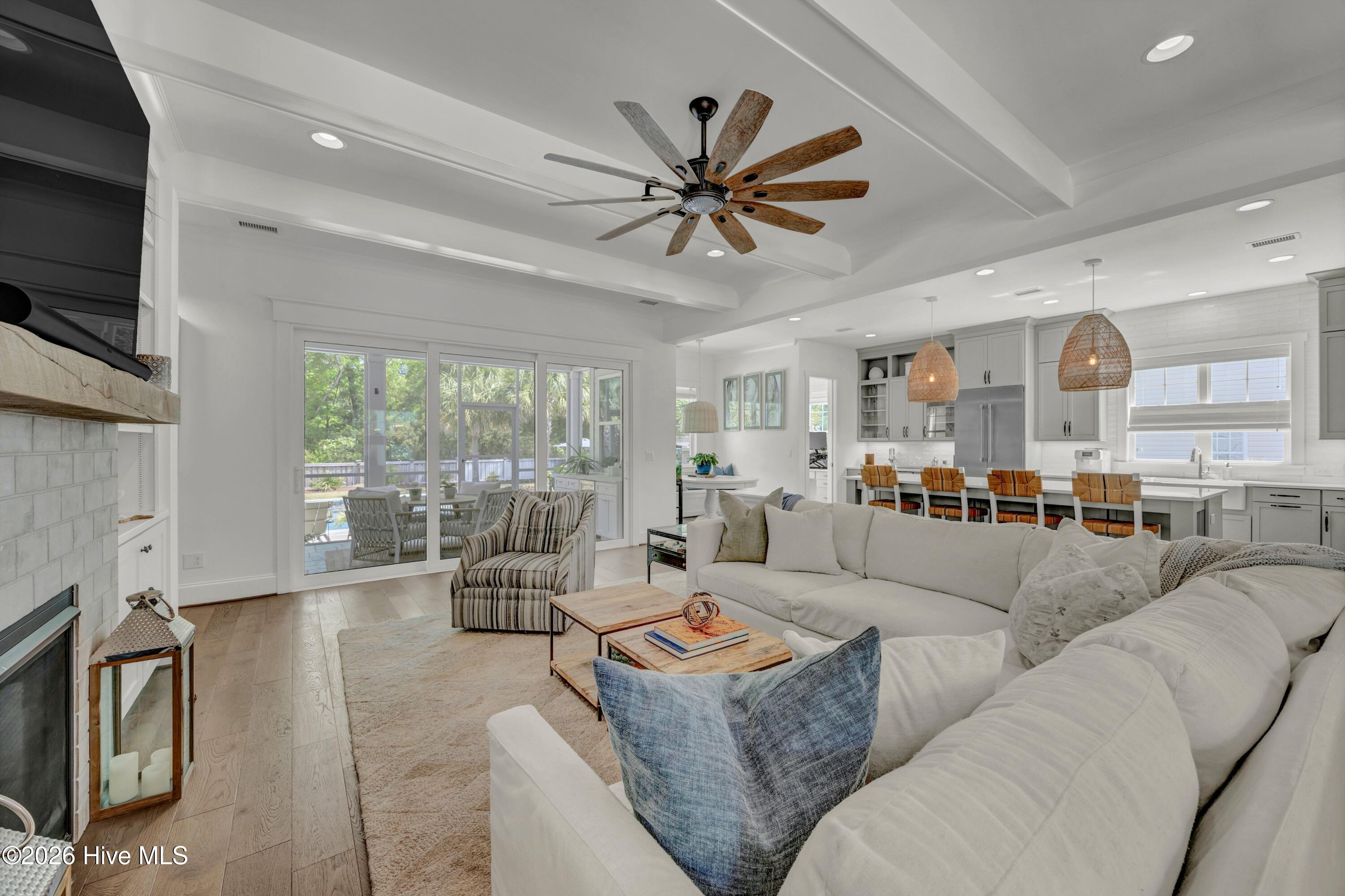 100566048 | Photo 17