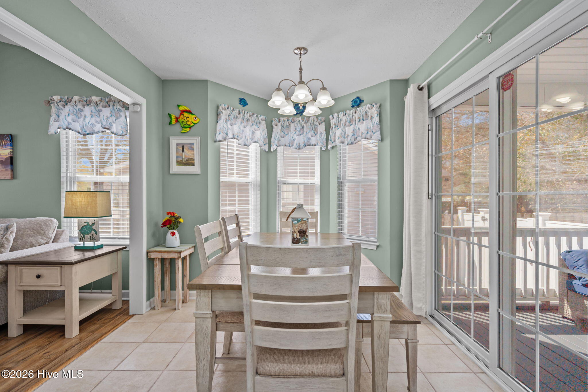 100564020 | Photo 11