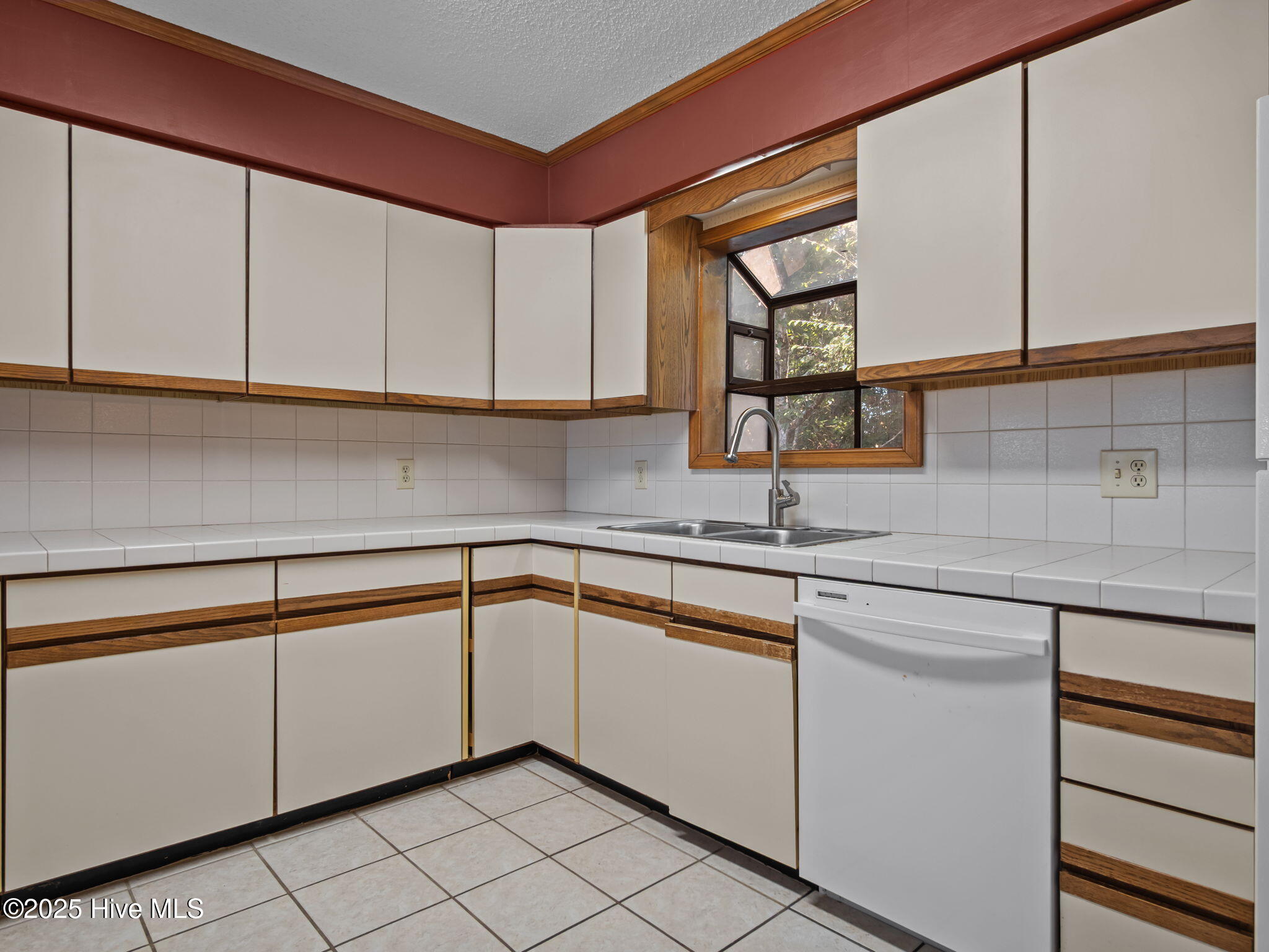 100533073 | Photo 15