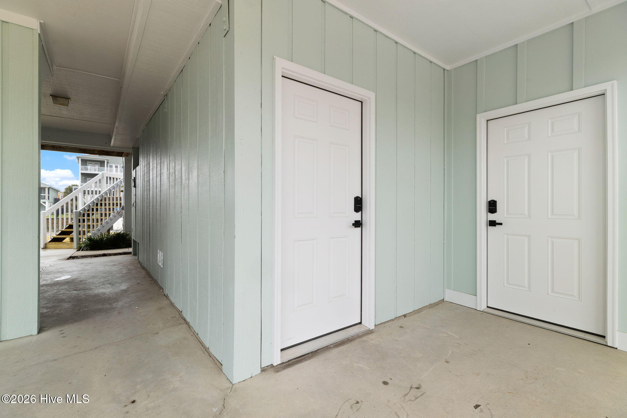 100557260 | Photo 50