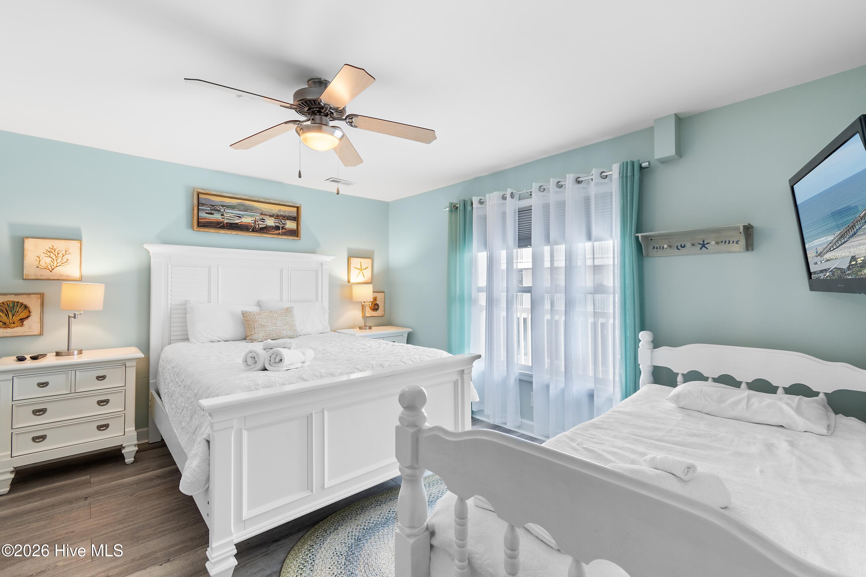 100564870 | Photo 22