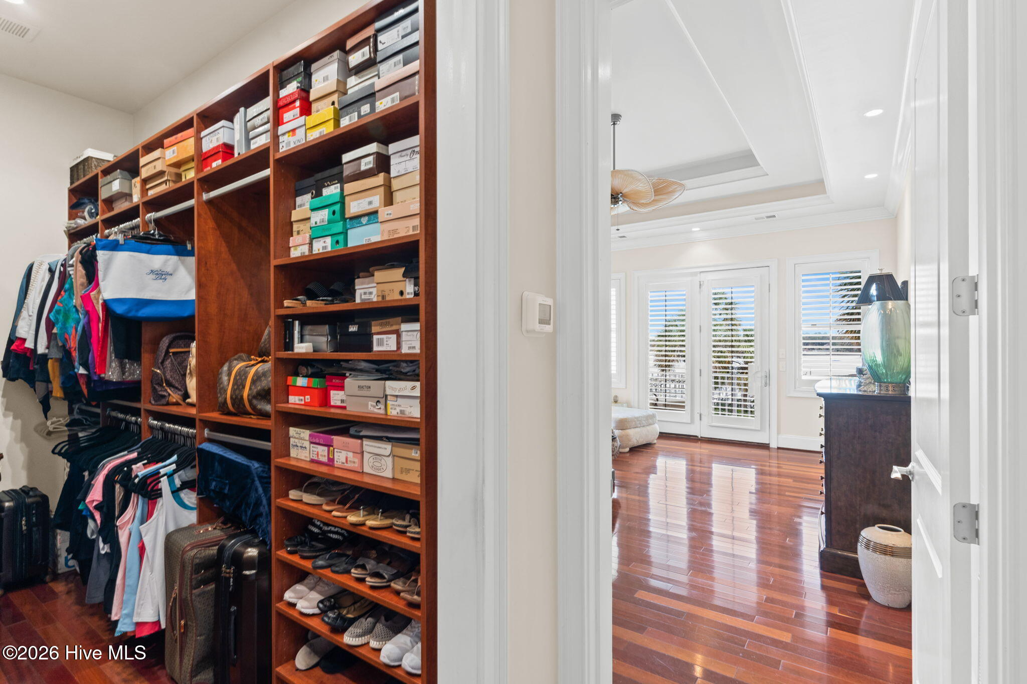 100554709 | Photo 51