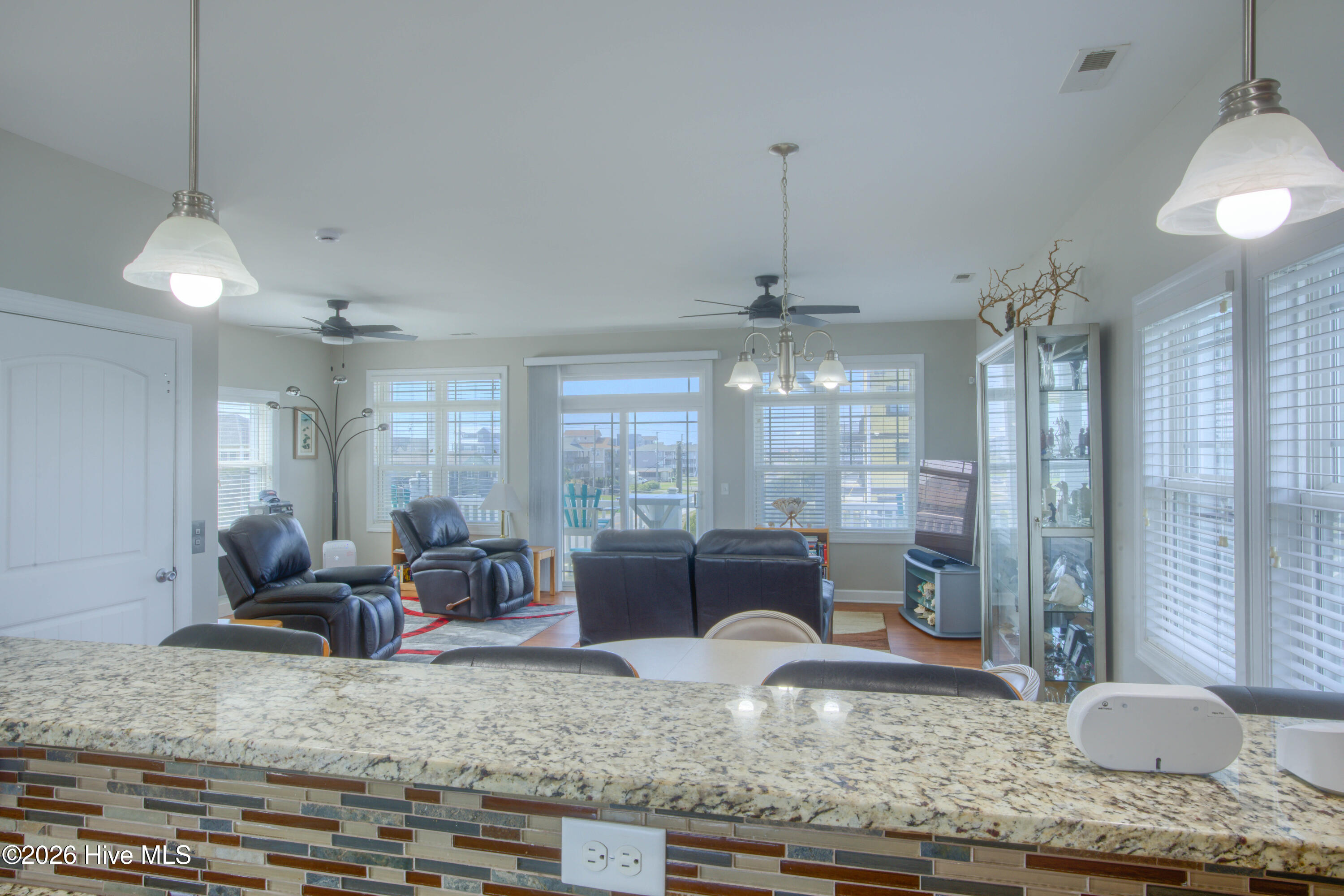 100558539 | Photo 42