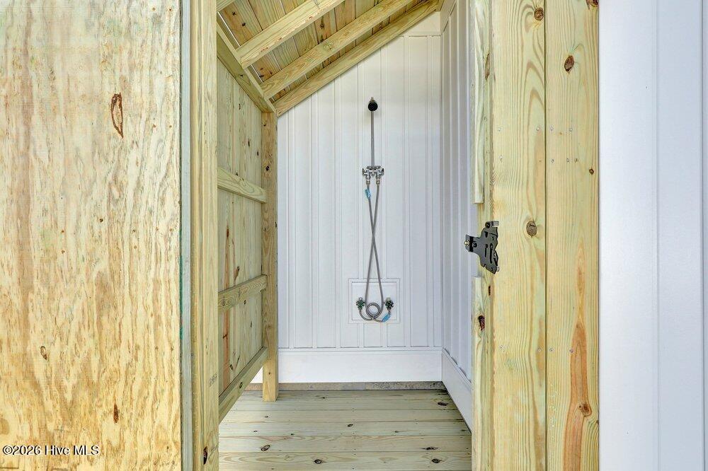 100552100 | Photo 47