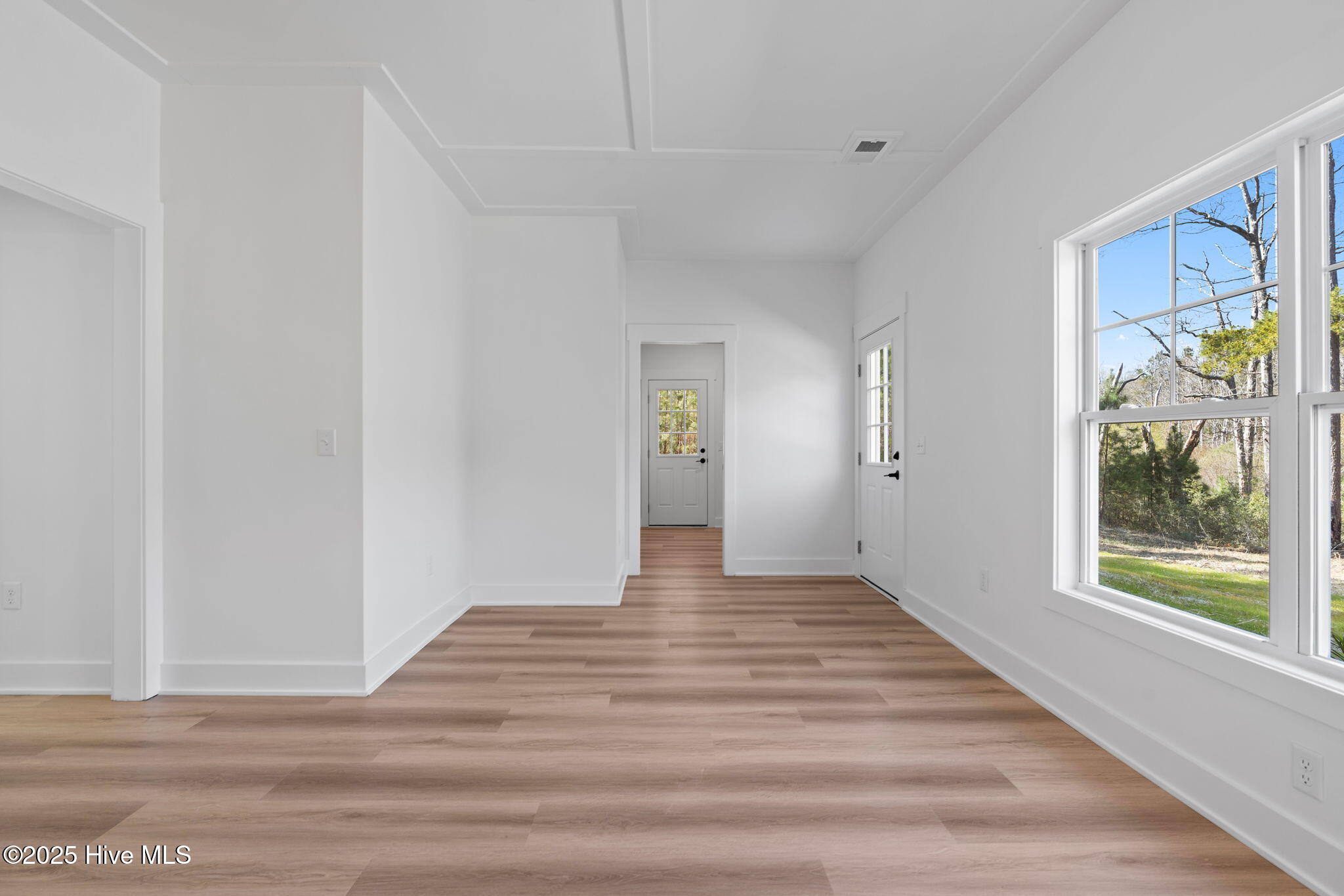 100518606 | Photo 13