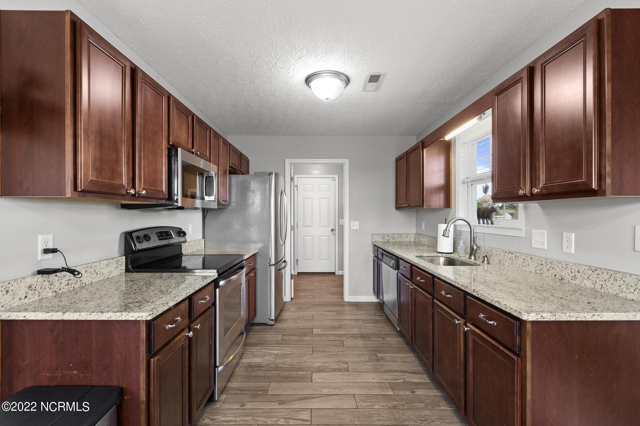 100545089 | Photo 13