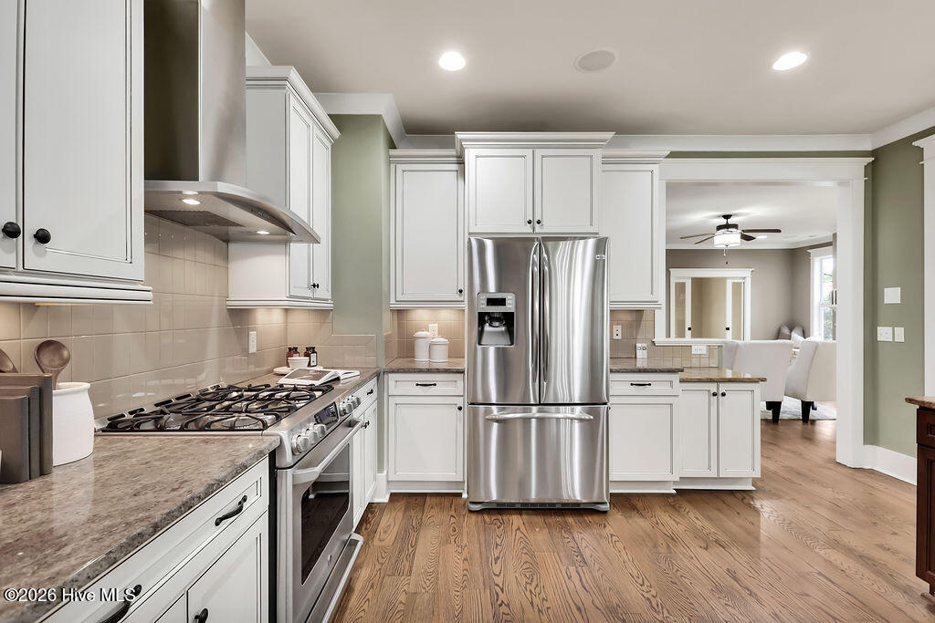 100548295 | Photo 27