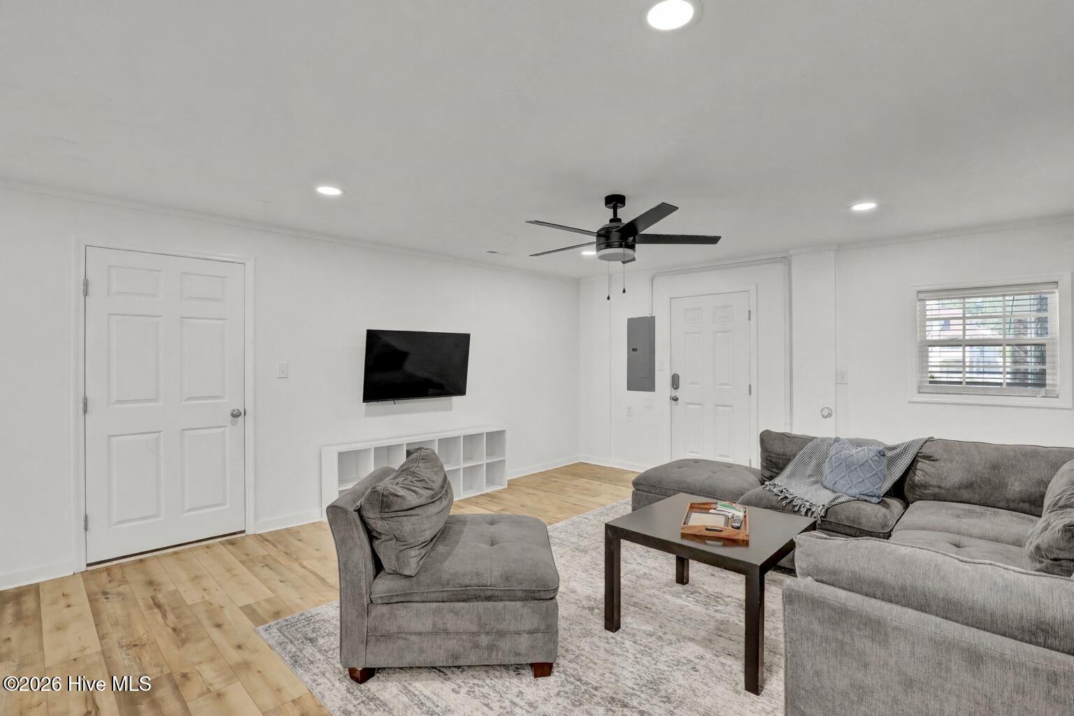 100566573 | Photo 36