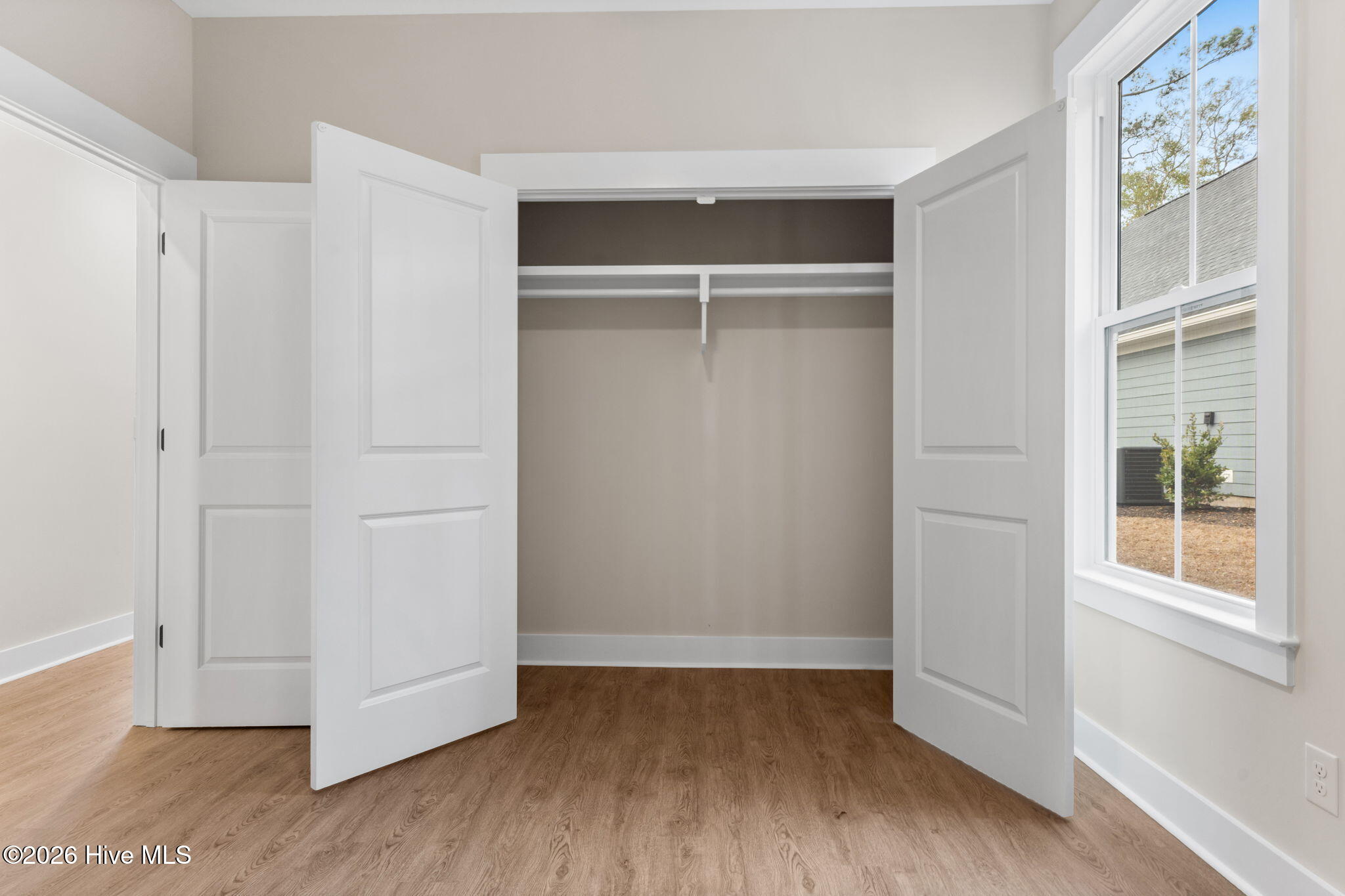 100558111 | Photo 30