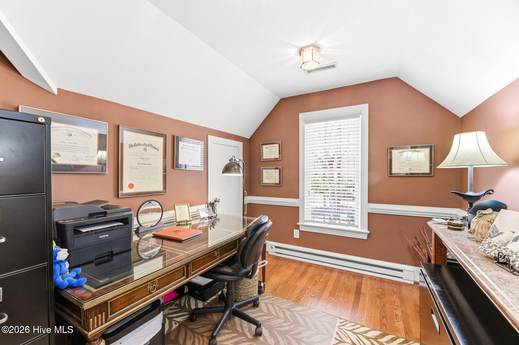 100562414 | Photo 47