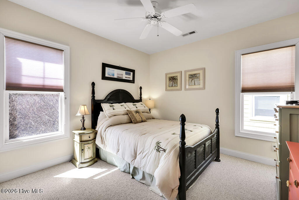 100564963 | Photo 63