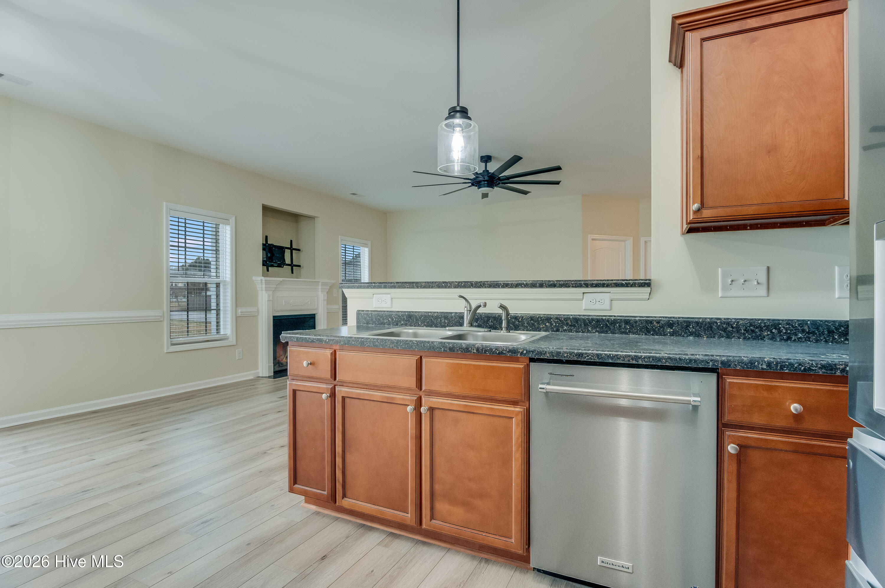 100545678 | Photo 19