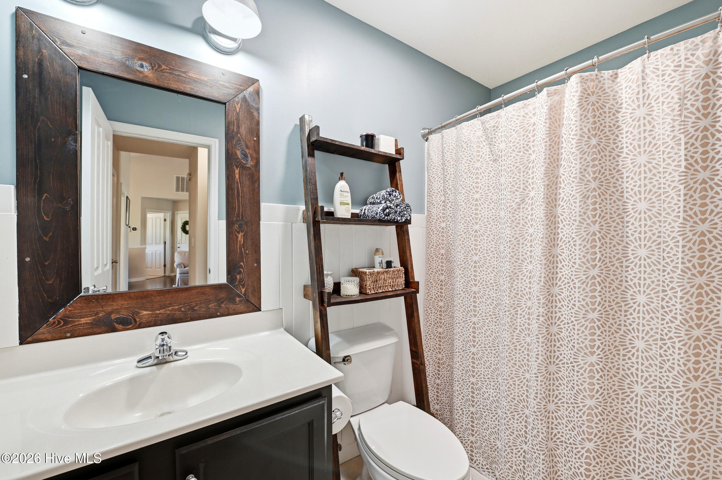 100569719 | Photo 24