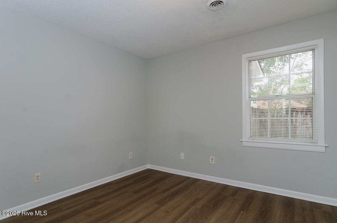 100551557 | Photo 11