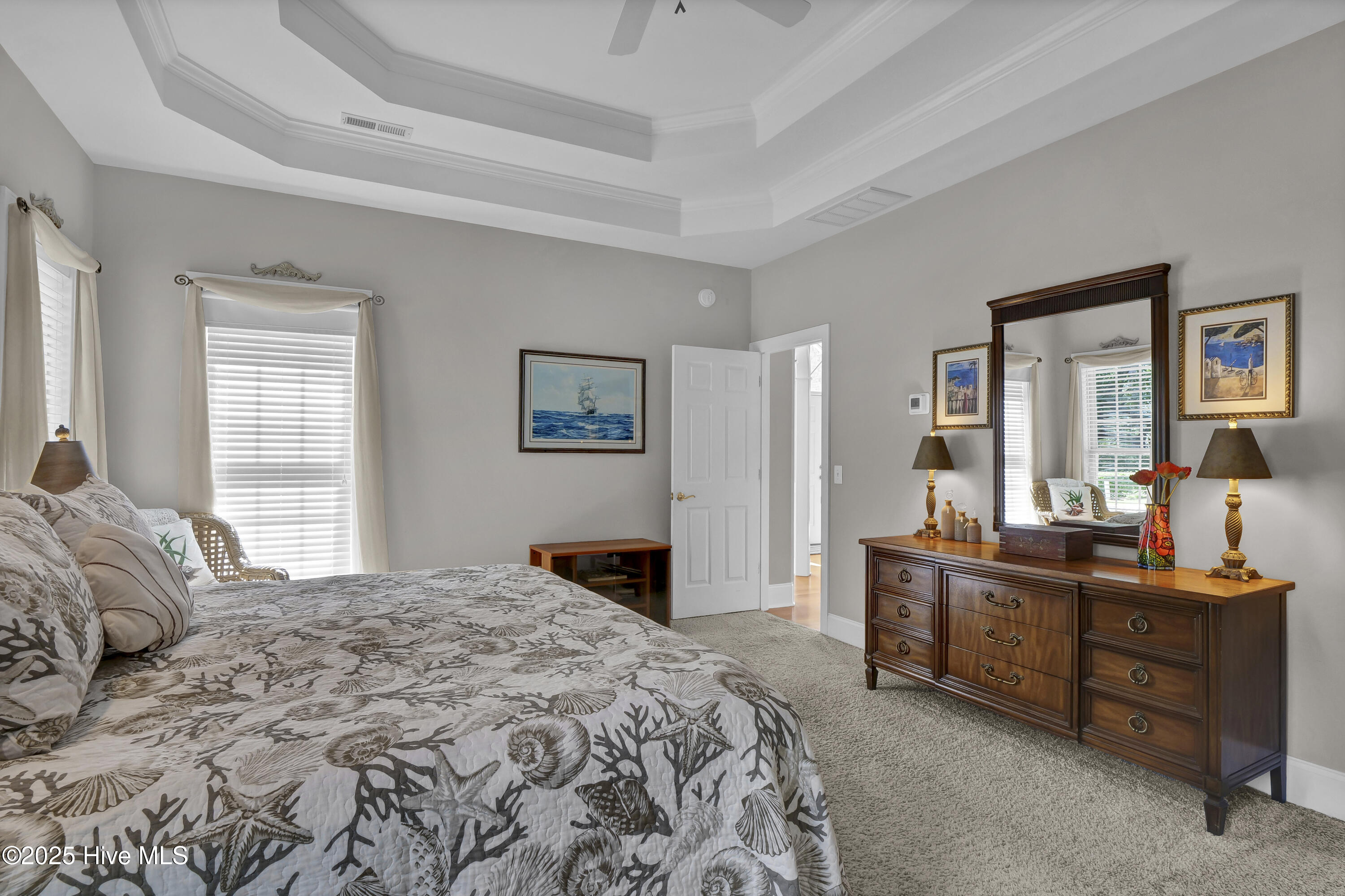 100533946 | Photo 28