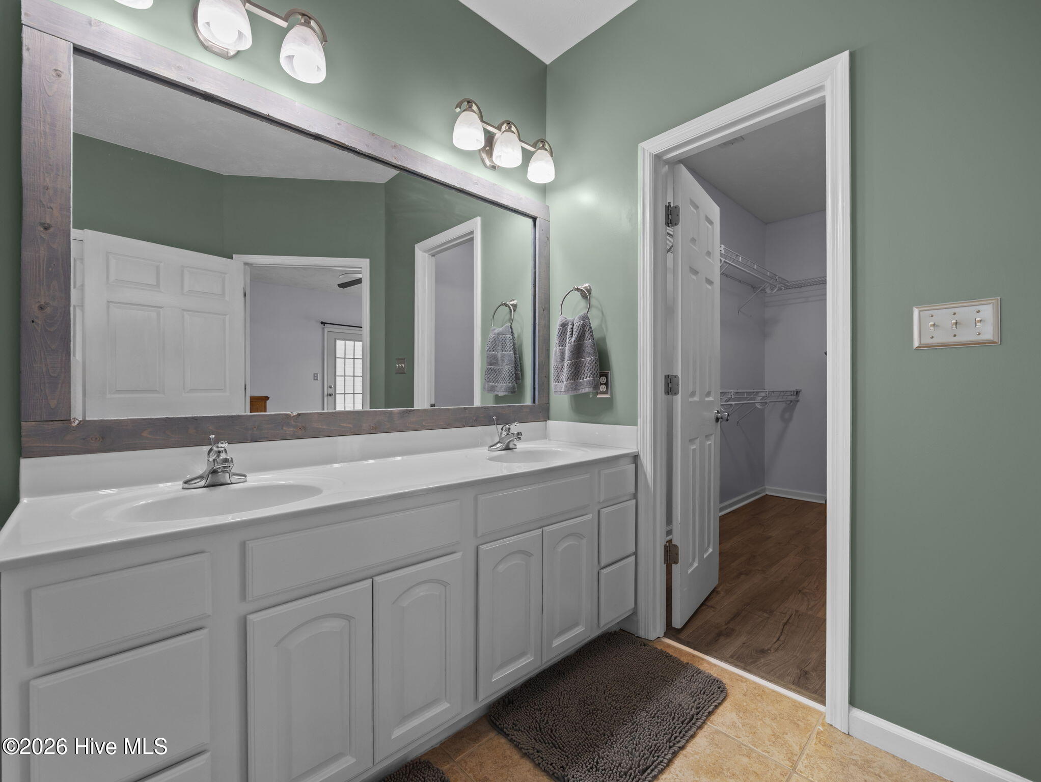 100567652 | Photo 23